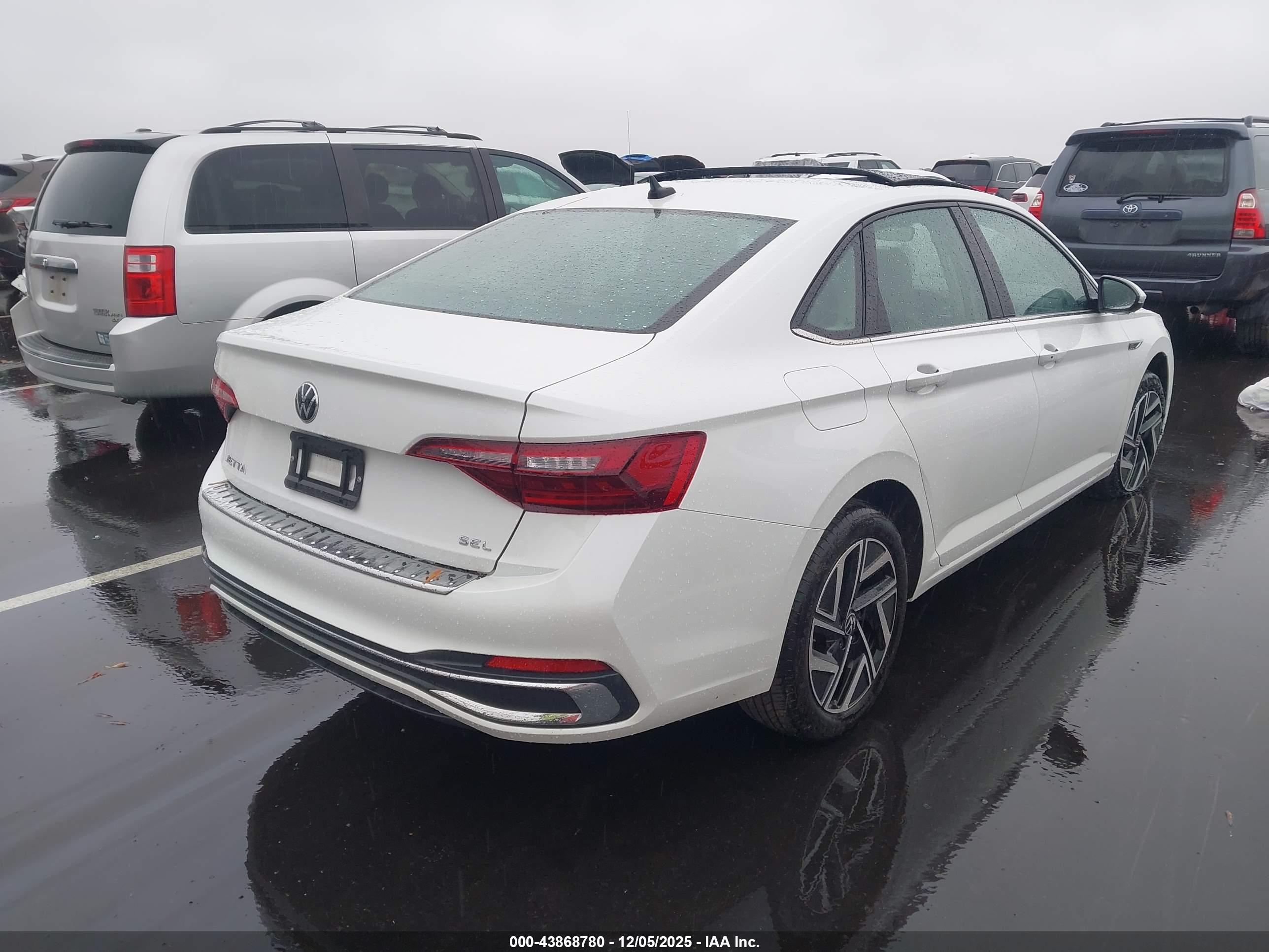 VOLKSWAGEN JETTA image 4