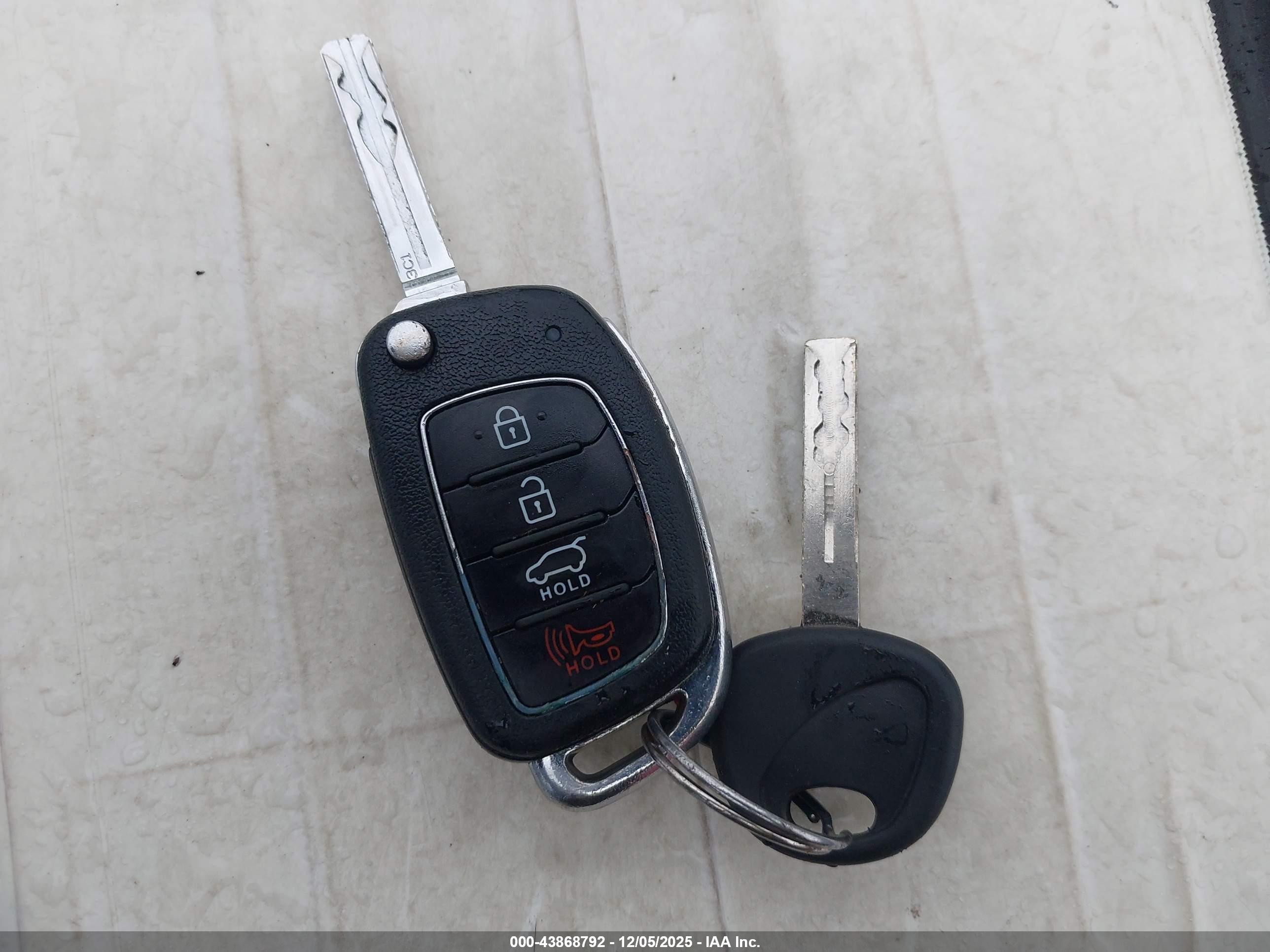 HYUNDAI TUCSON image 11