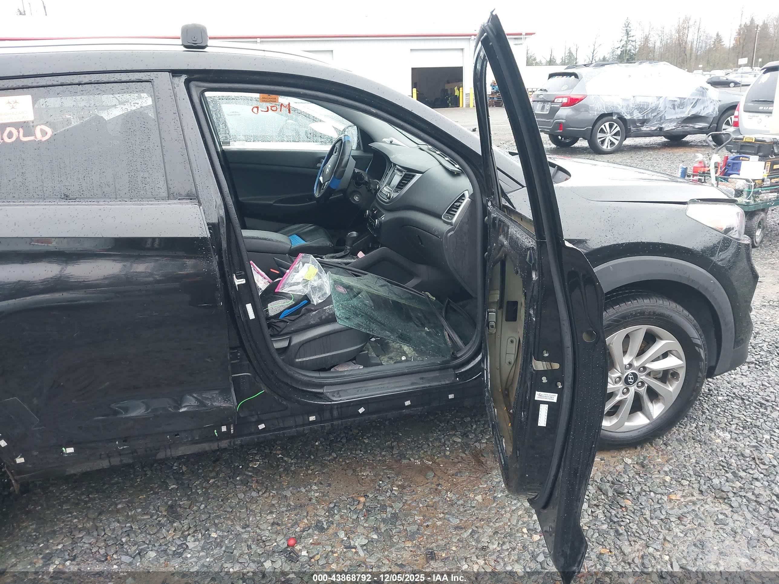 HYUNDAI TUCSON image 5