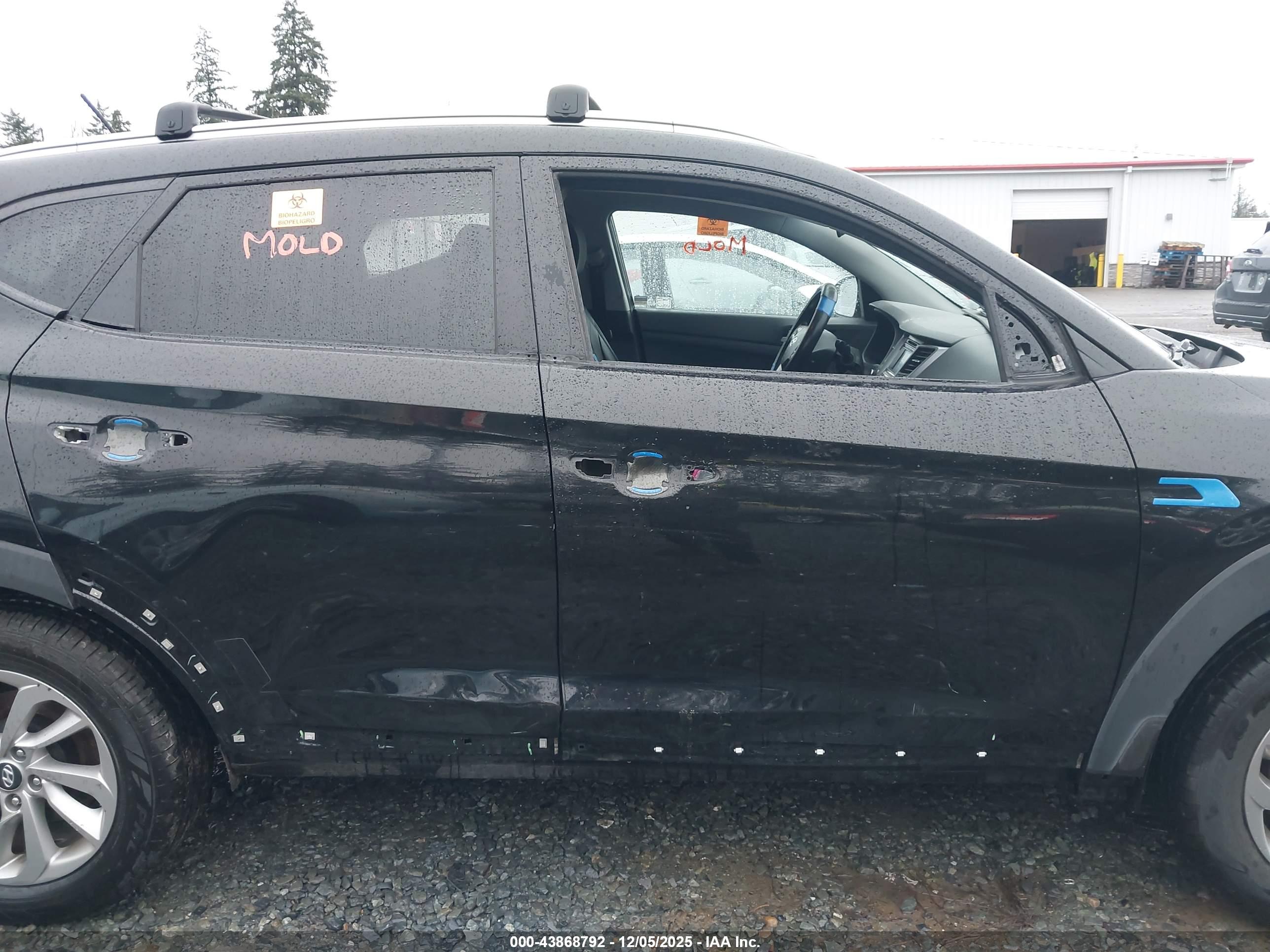 HYUNDAI TUCSON image 6