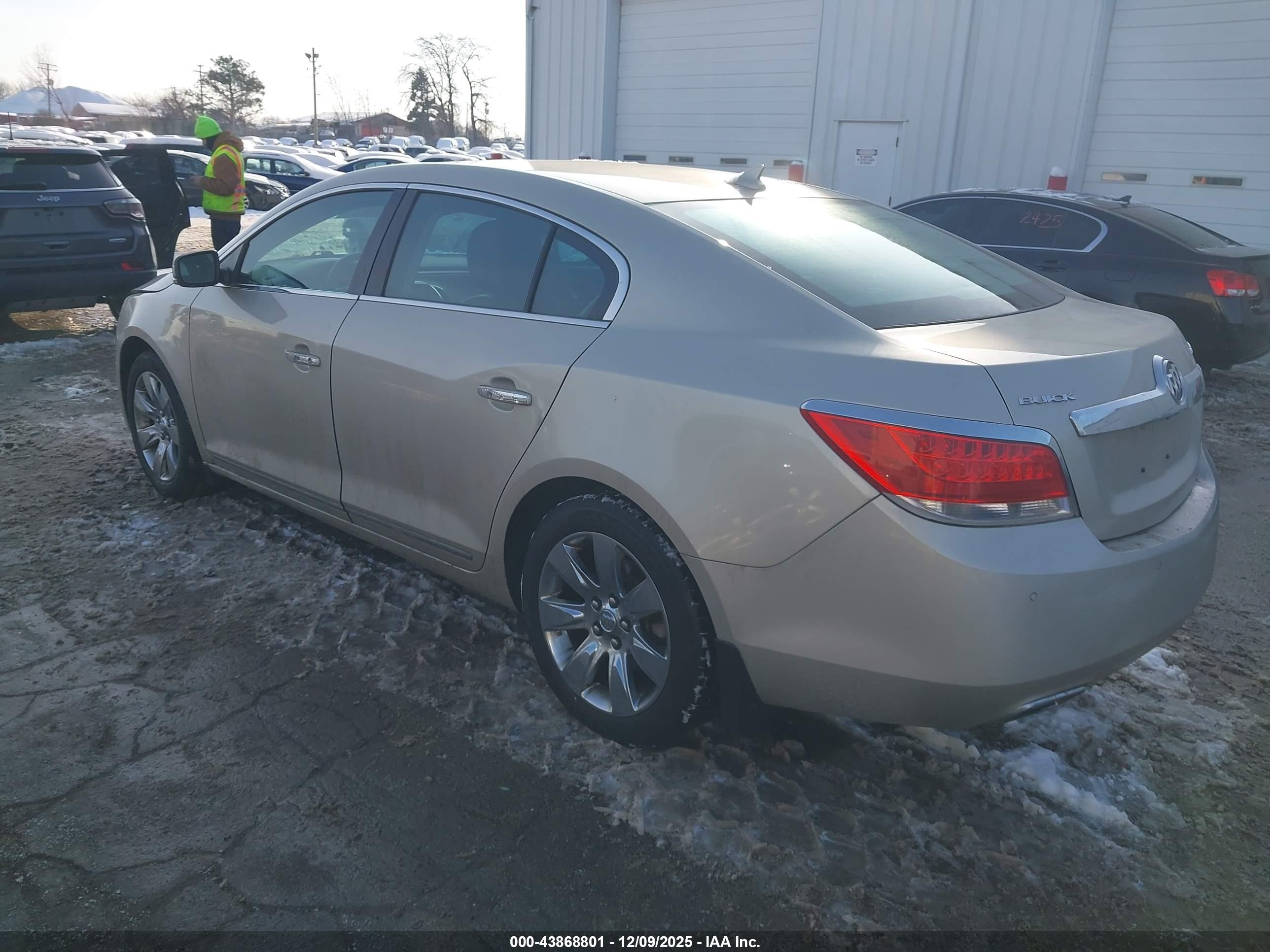 BUICK LACROSSE image 3