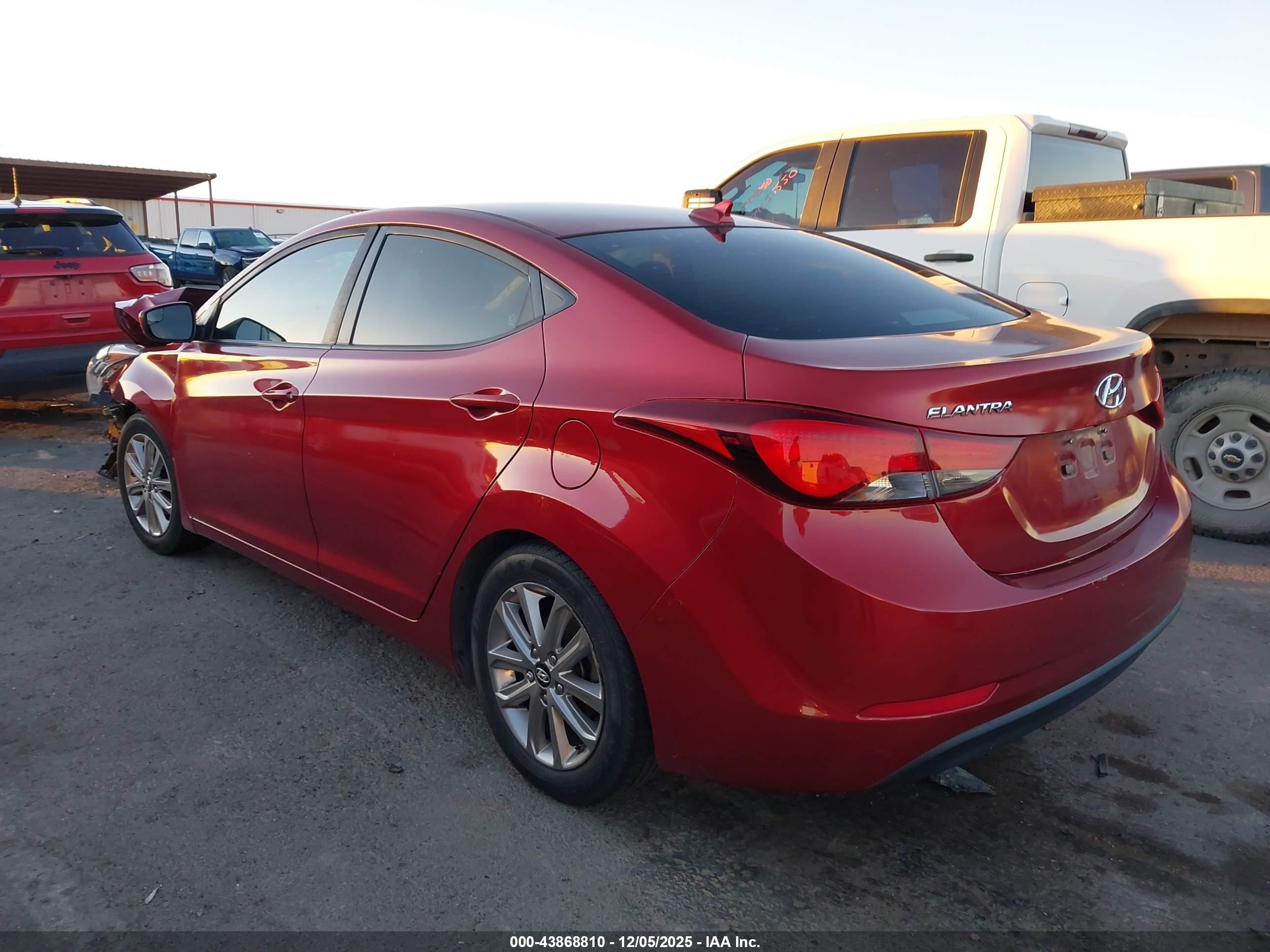 HYUNDAI ELANTRA image 3