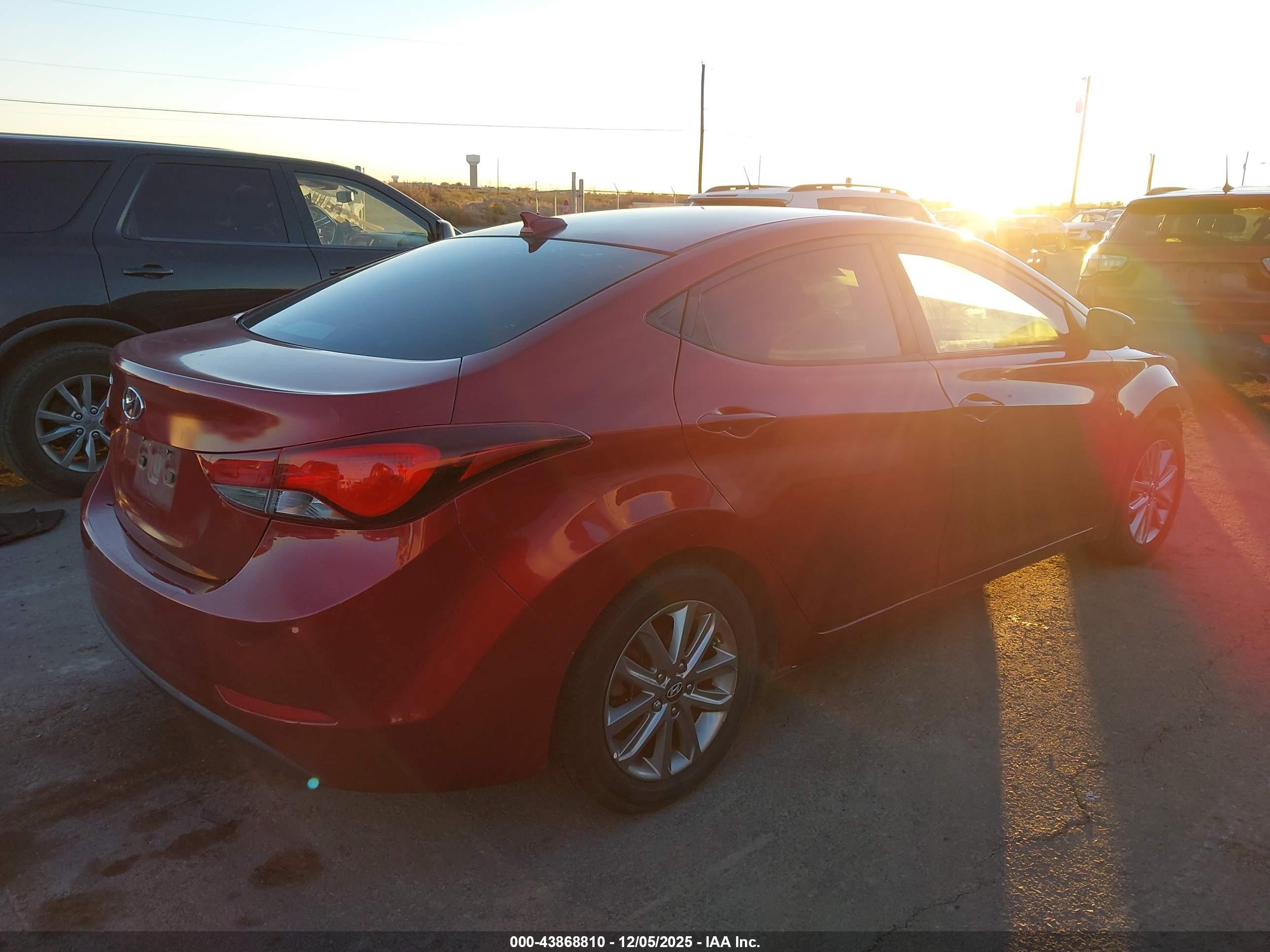 HYUNDAI ELANTRA image 4