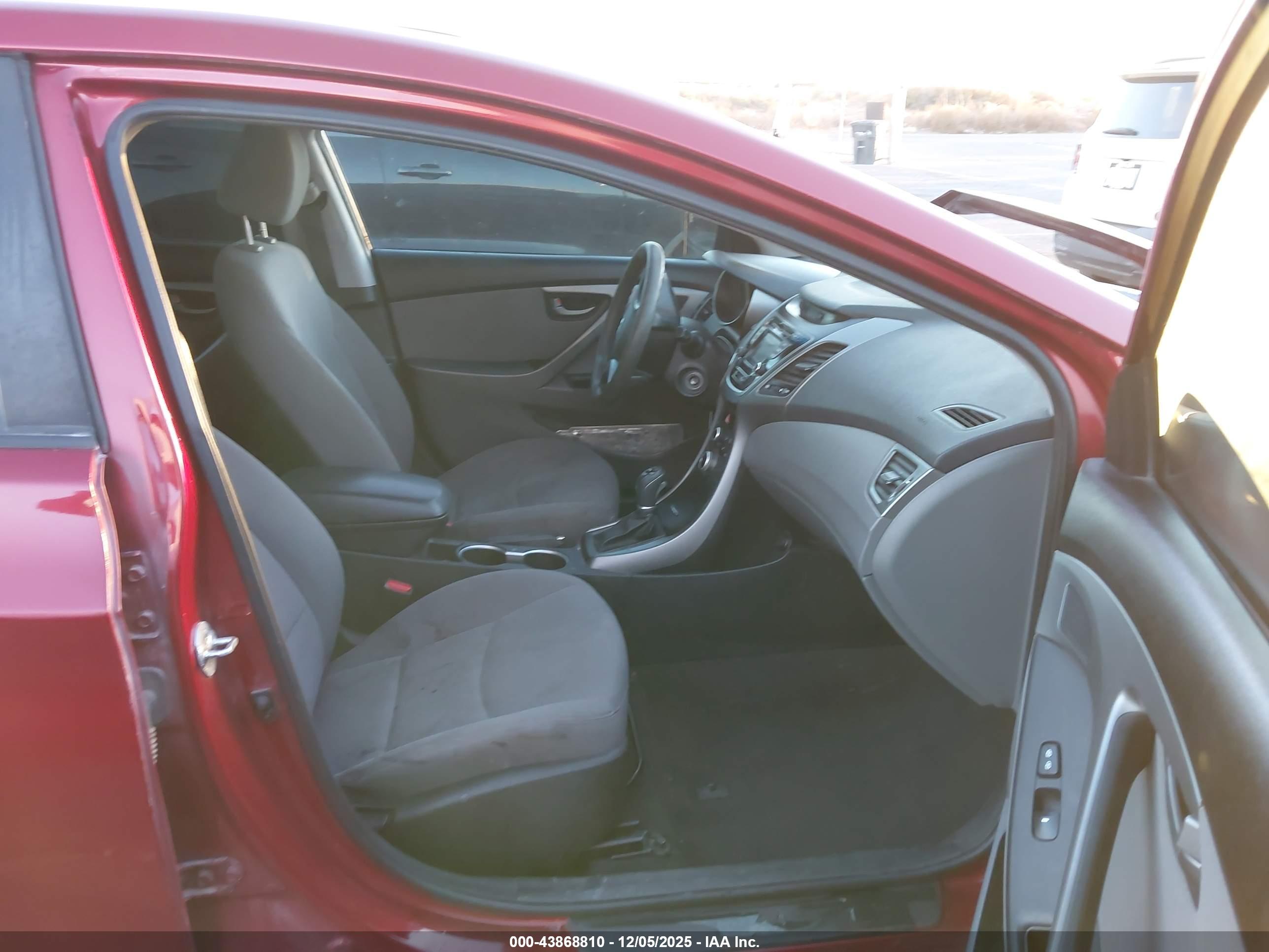 HYUNDAI ELANTRA image 5