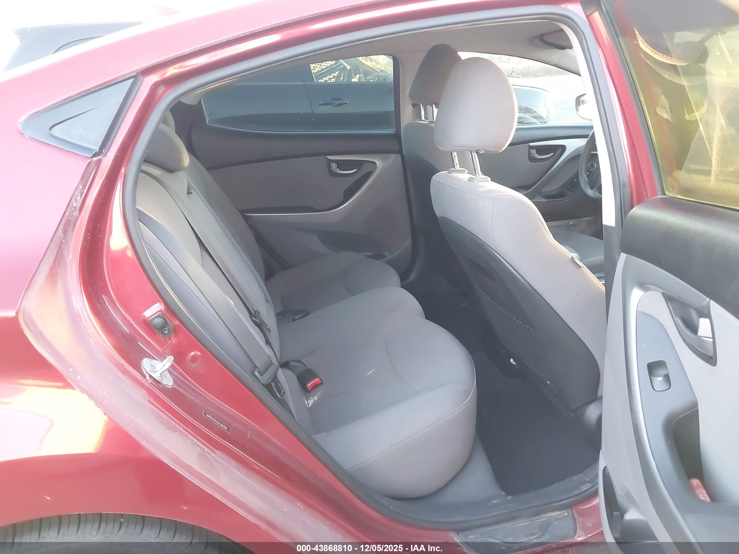 HYUNDAI ELANTRA image 8