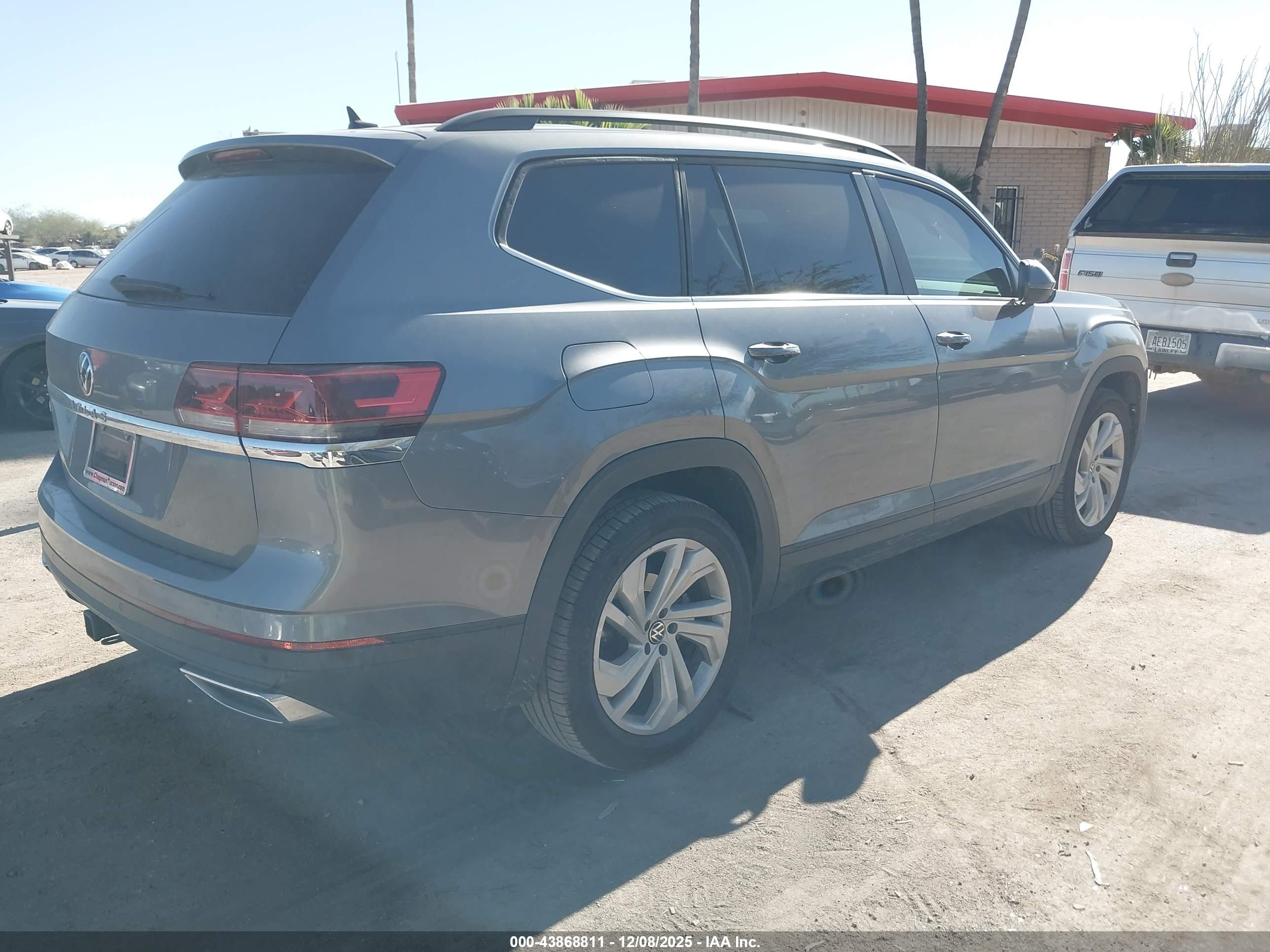 VOLKSWAGEN ATLAS image 4
