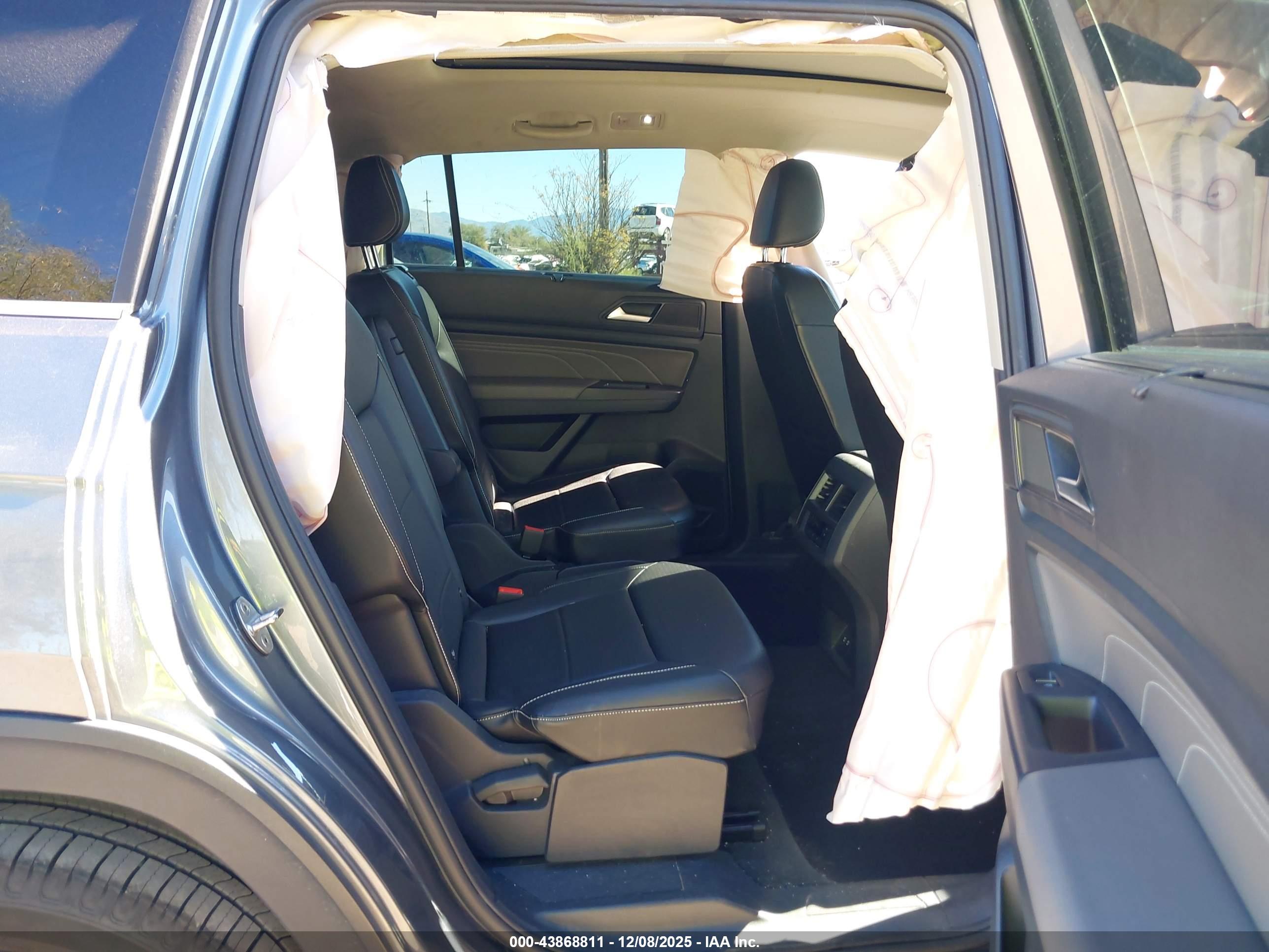VOLKSWAGEN ATLAS image 8
