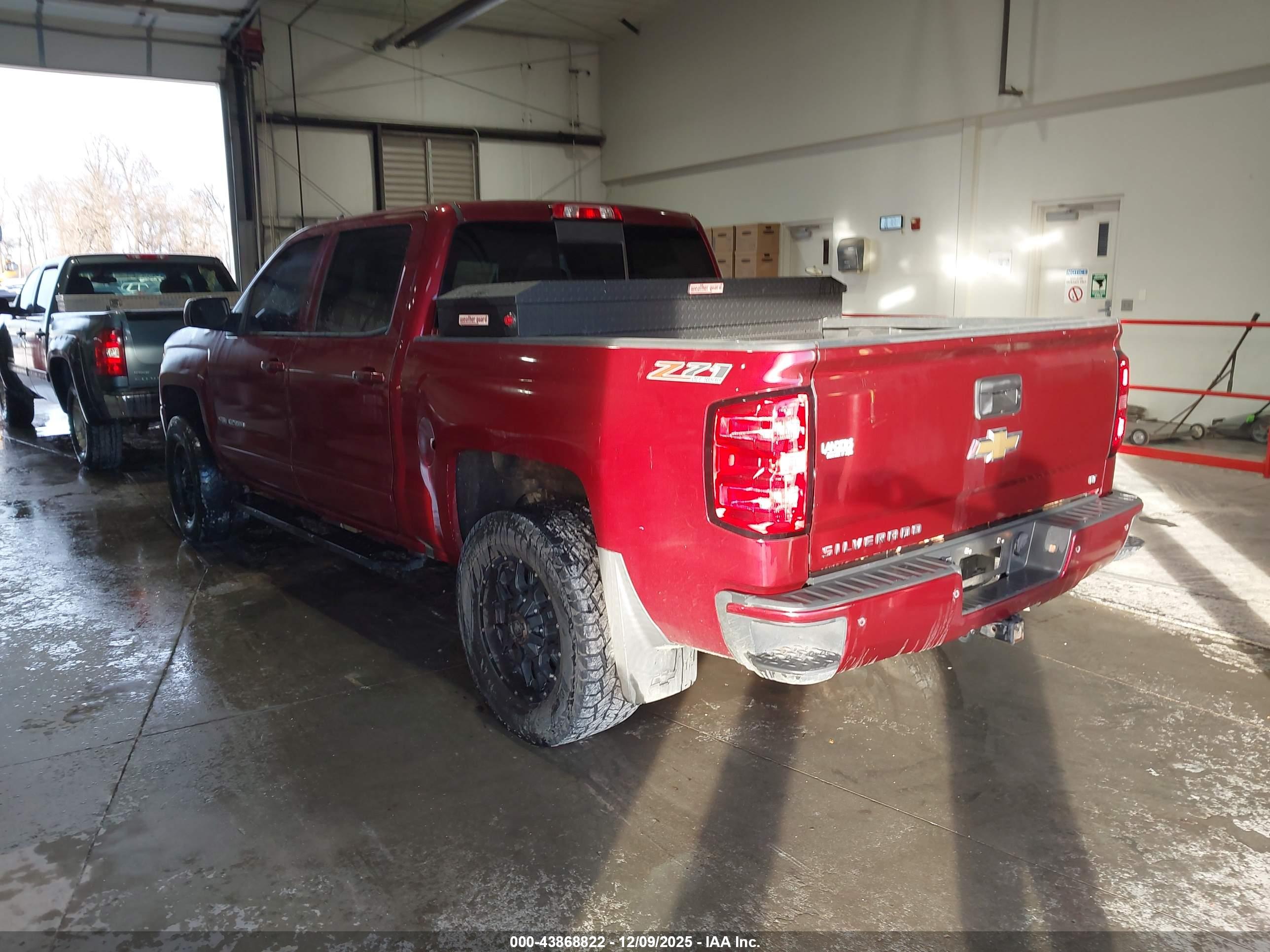 CHEVROLET SILVERADO image 3