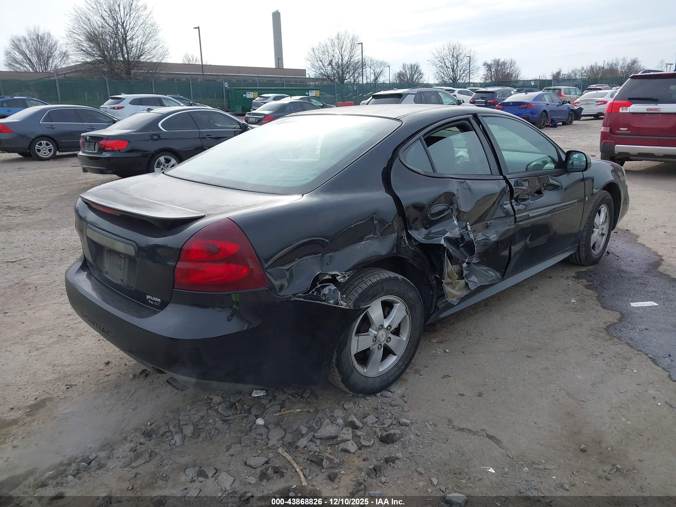 PONTIAC GRAND image 4