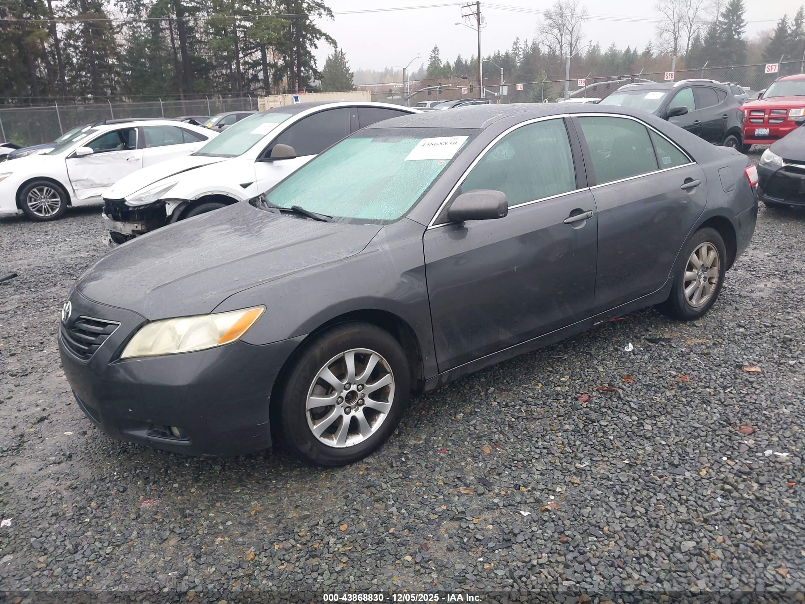 TOYOTA CAMRY image 2