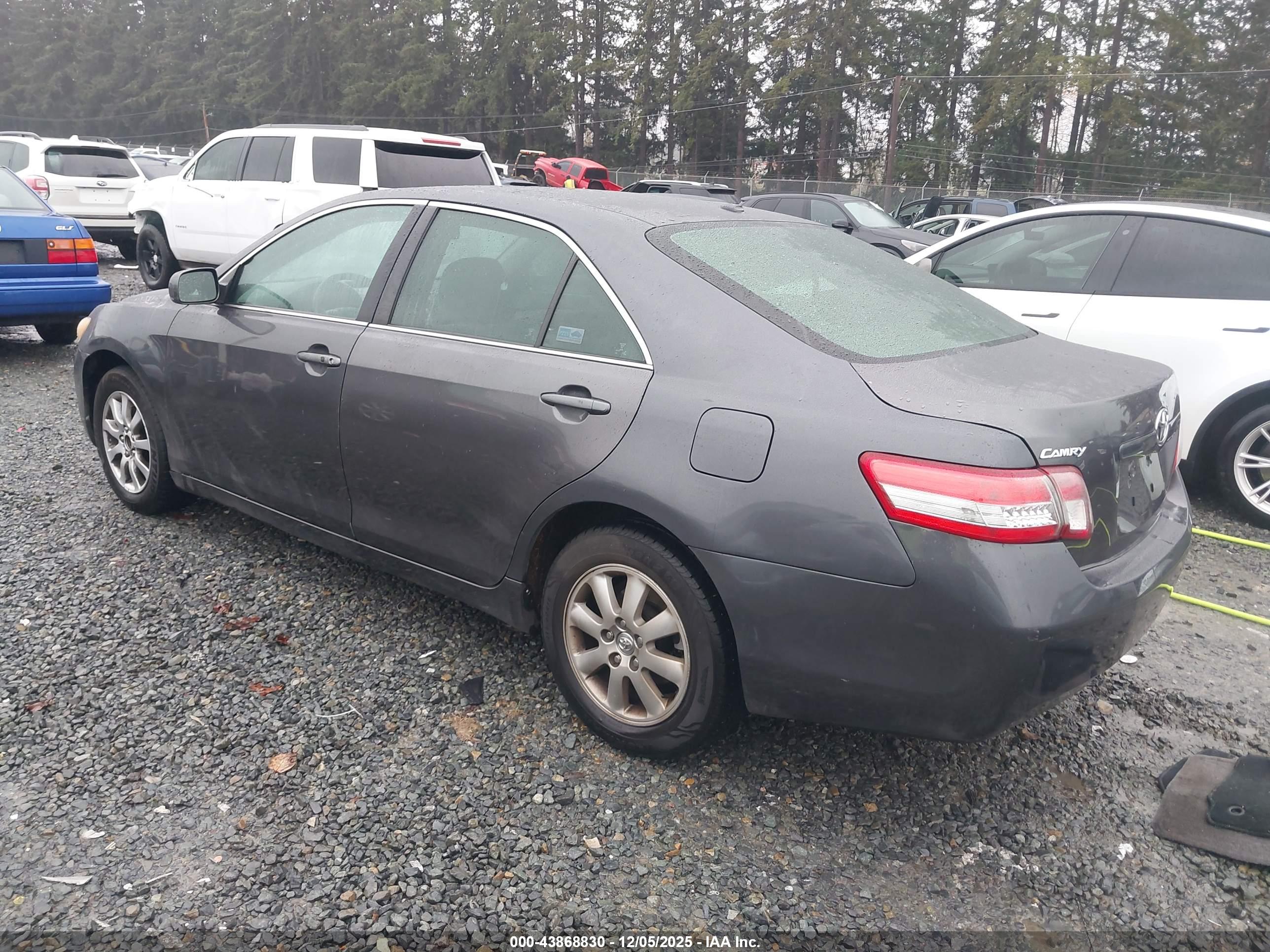 TOYOTA CAMRY image 3