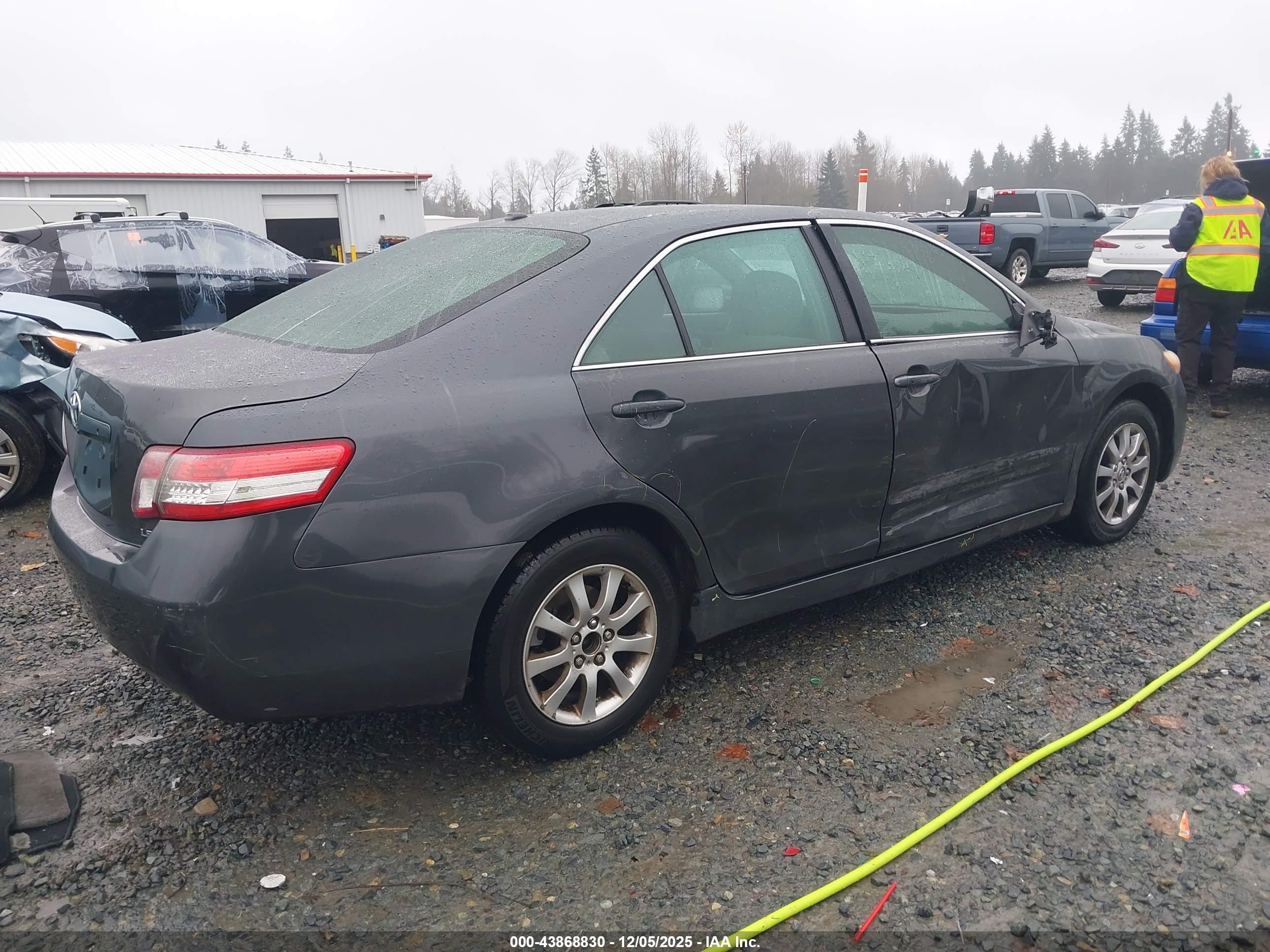 TOYOTA CAMRY image 4