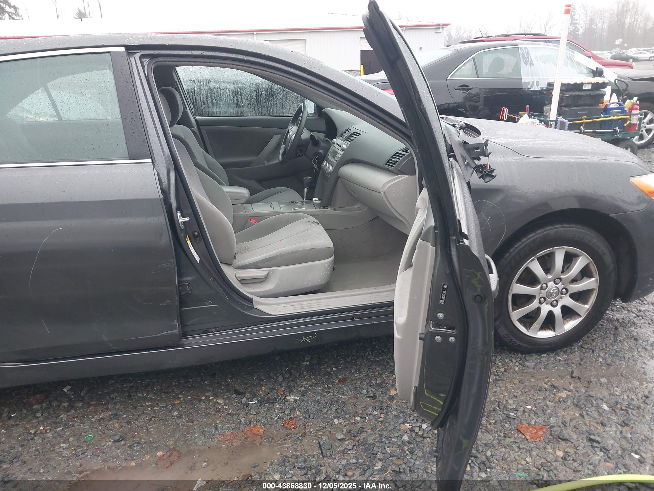 TOYOTA CAMRY image 5