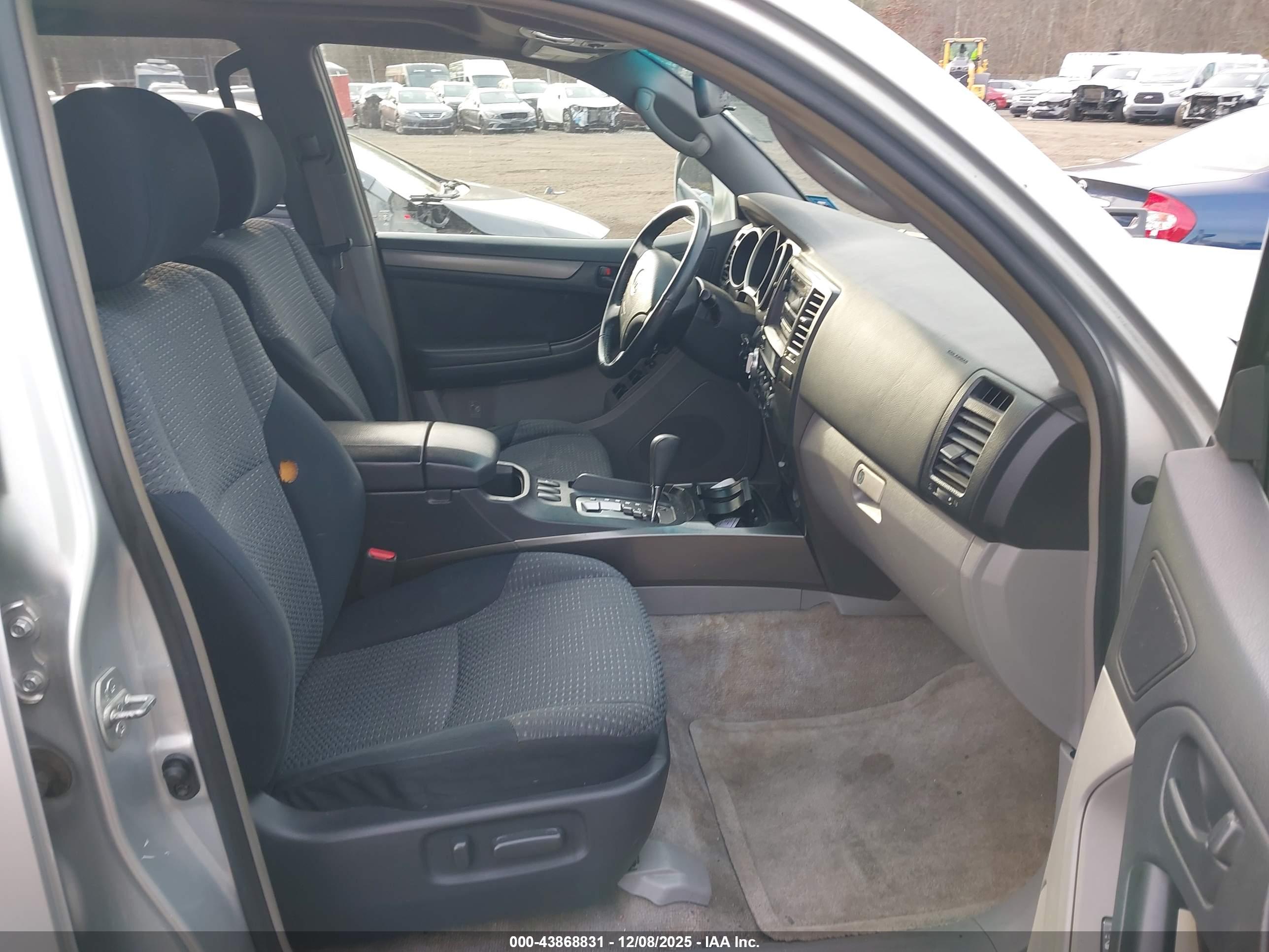 TOYOTA 4RUNNER image 5