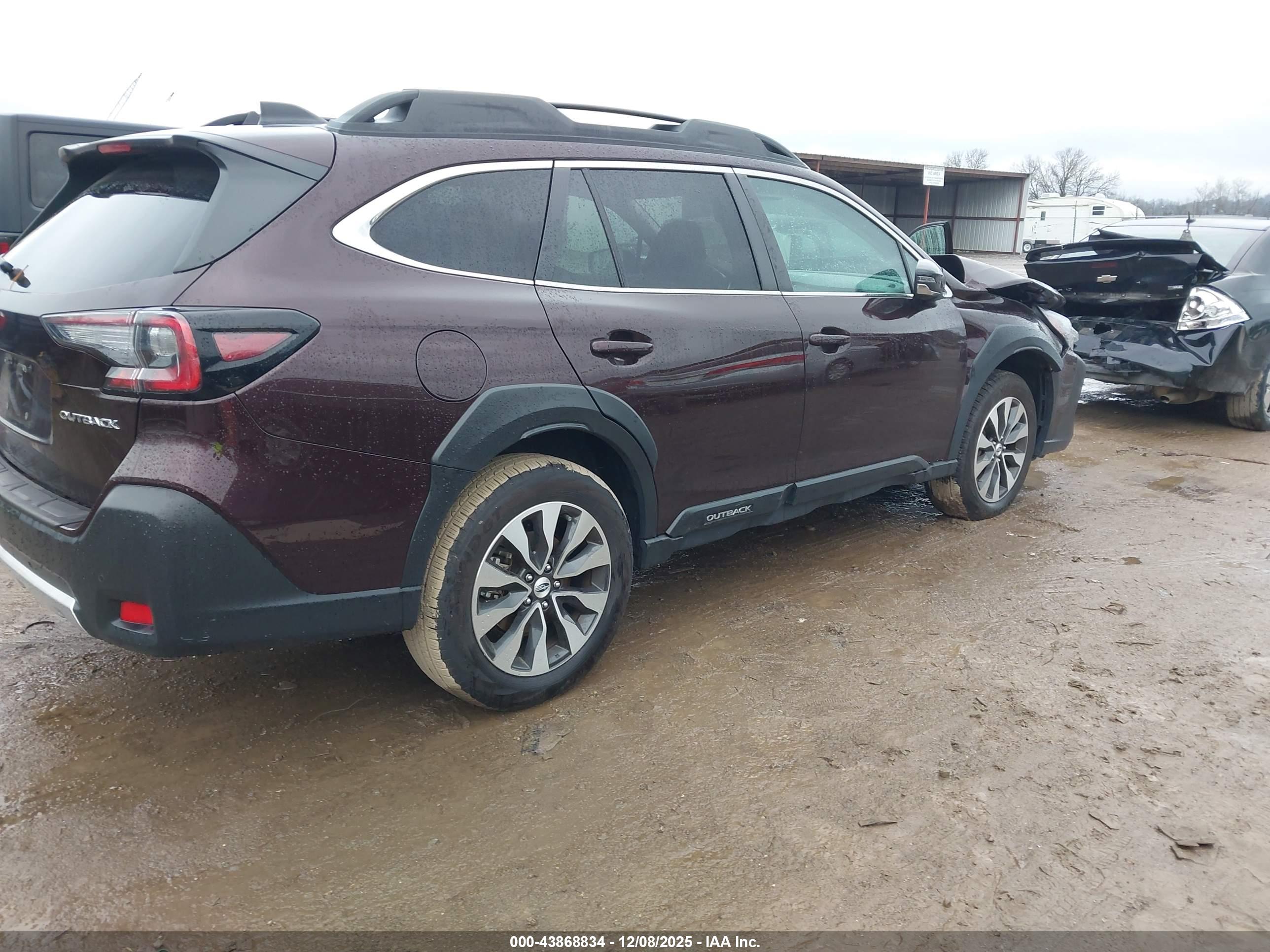 SUBARU OUTBACK image 4