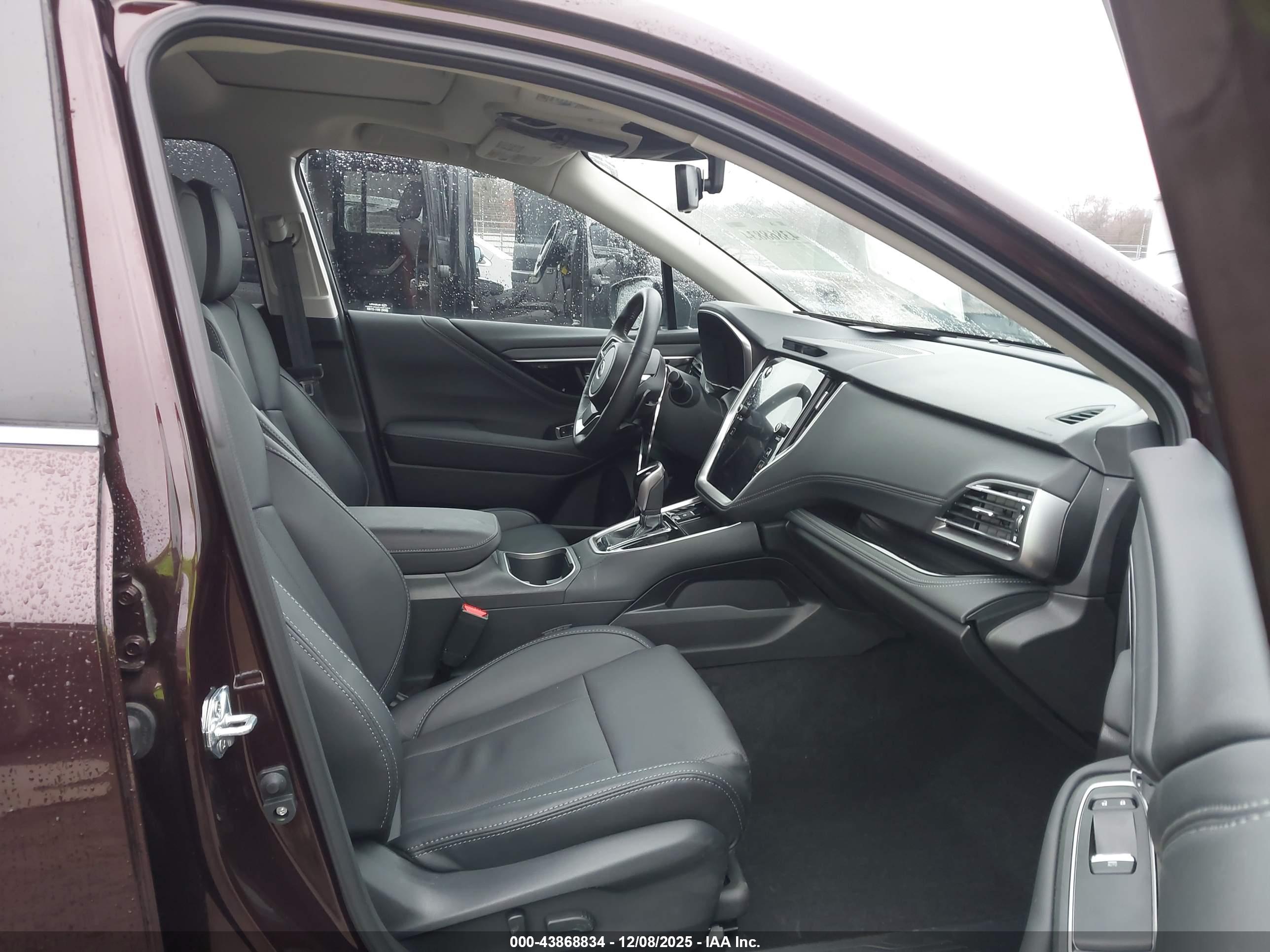 SUBARU OUTBACK image 5