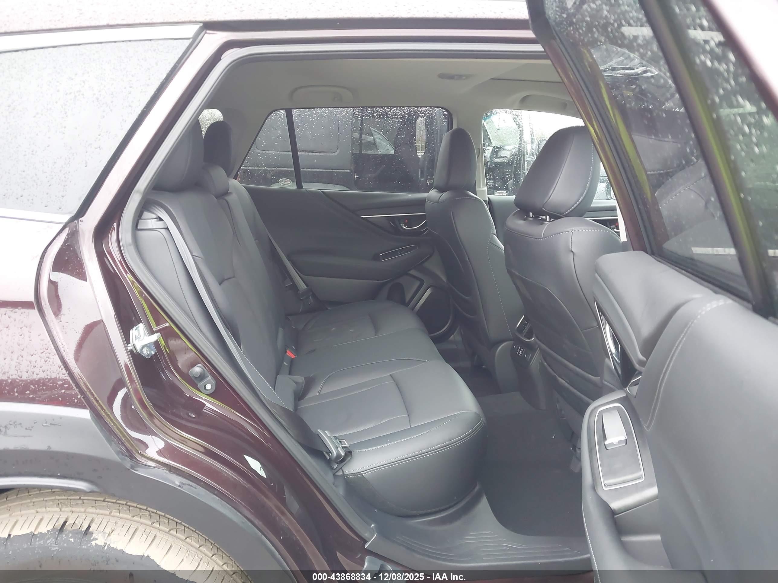 SUBARU OUTBACK image 8