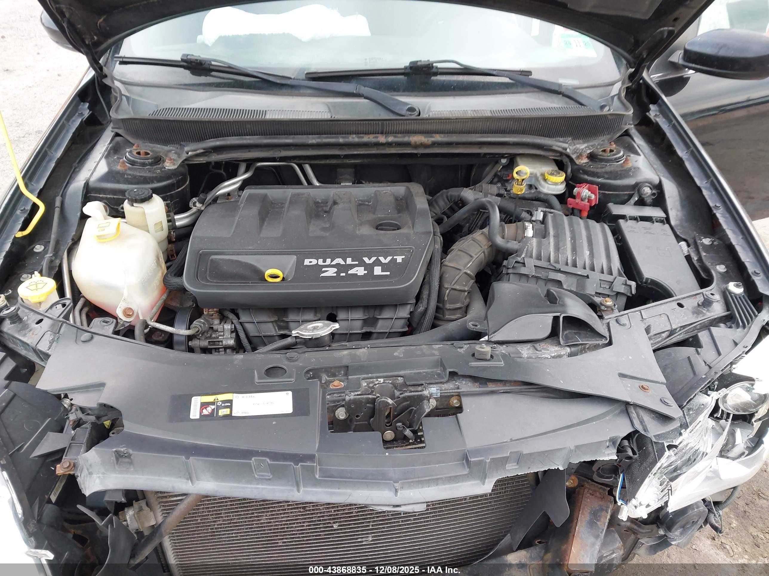 CHRYSLER 200 image 10