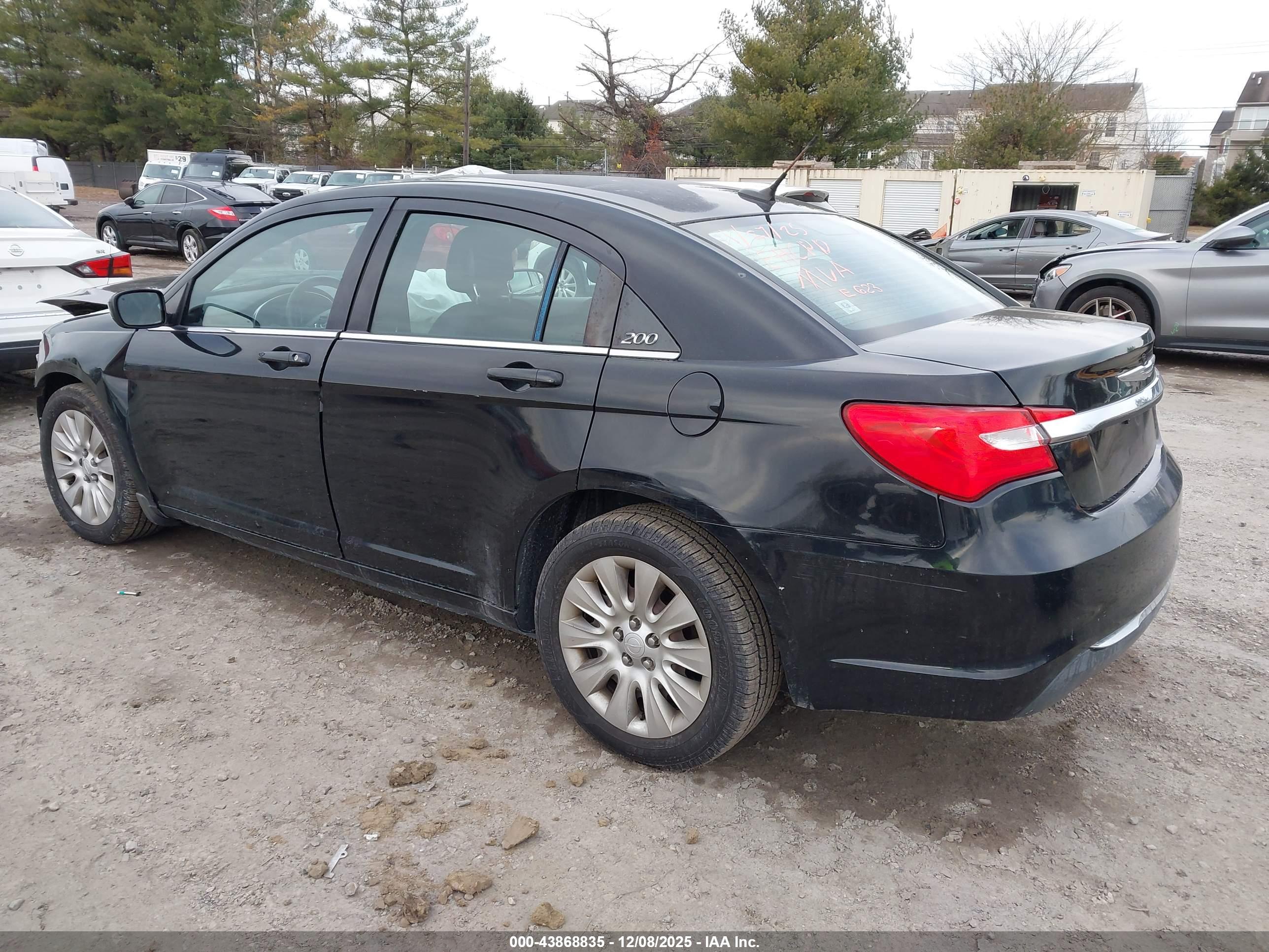 CHRYSLER 200 image 3