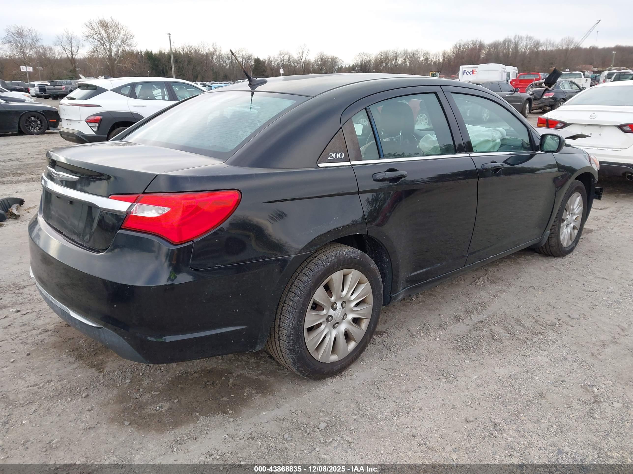 CHRYSLER 200 image 4