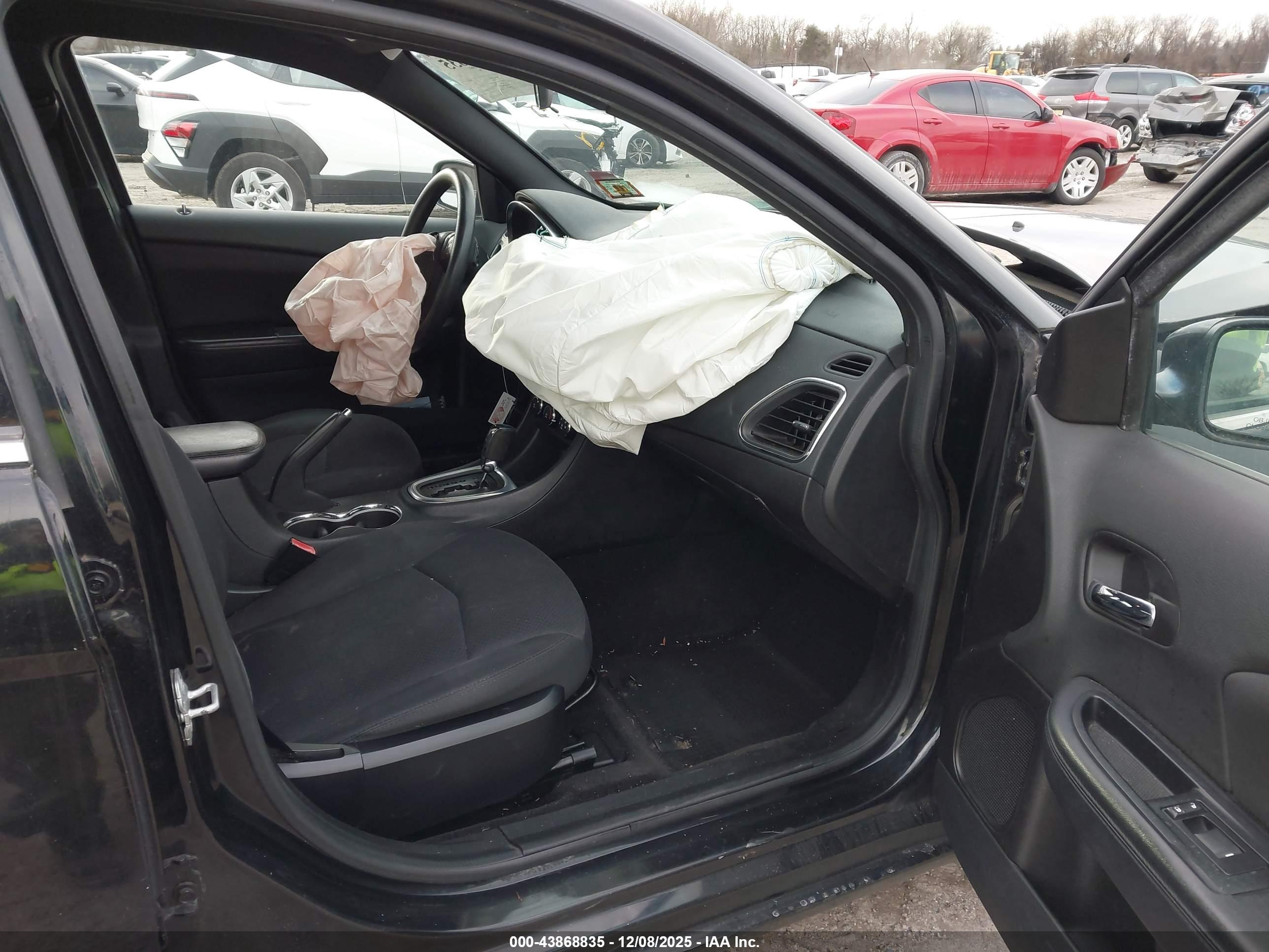 CHRYSLER 200 image 5