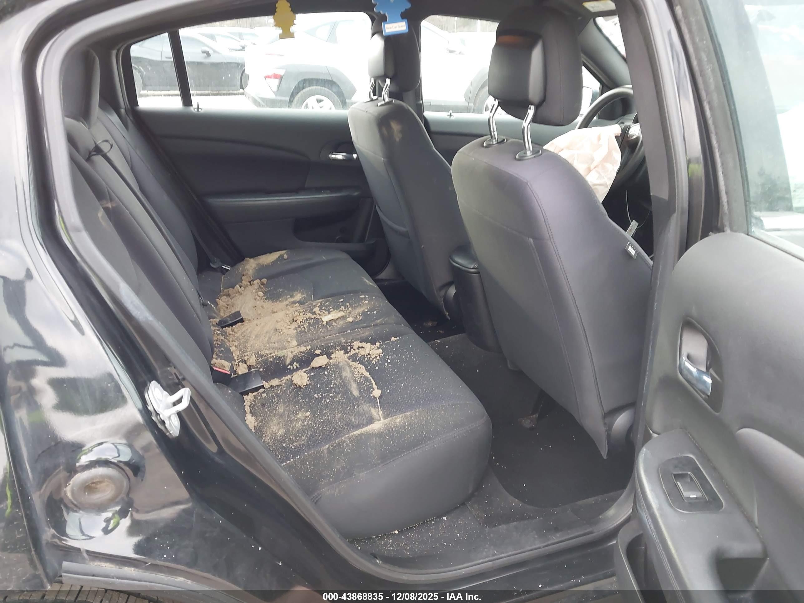 CHRYSLER 200 image 8