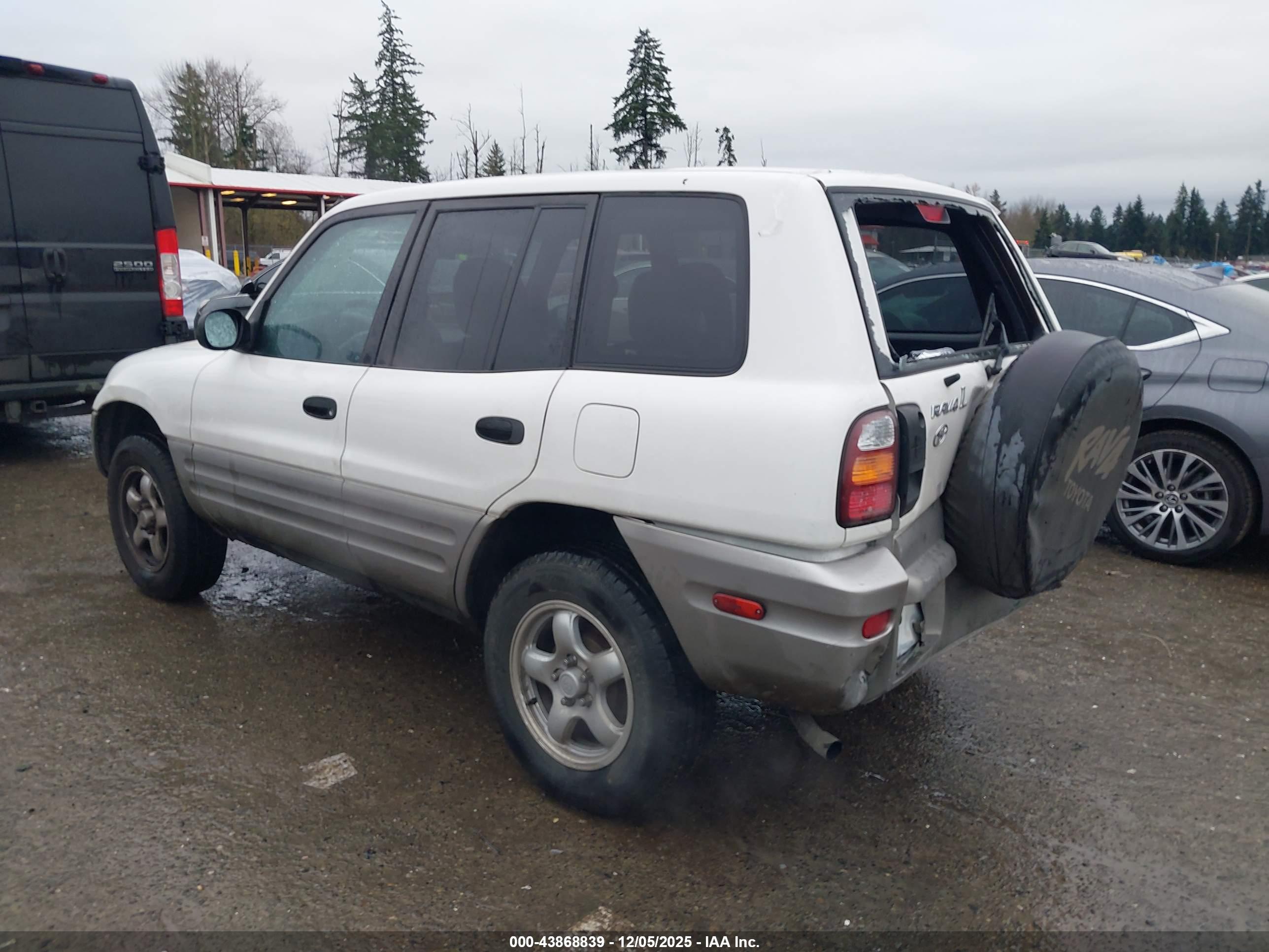 TOYOTA RAV4 image 3