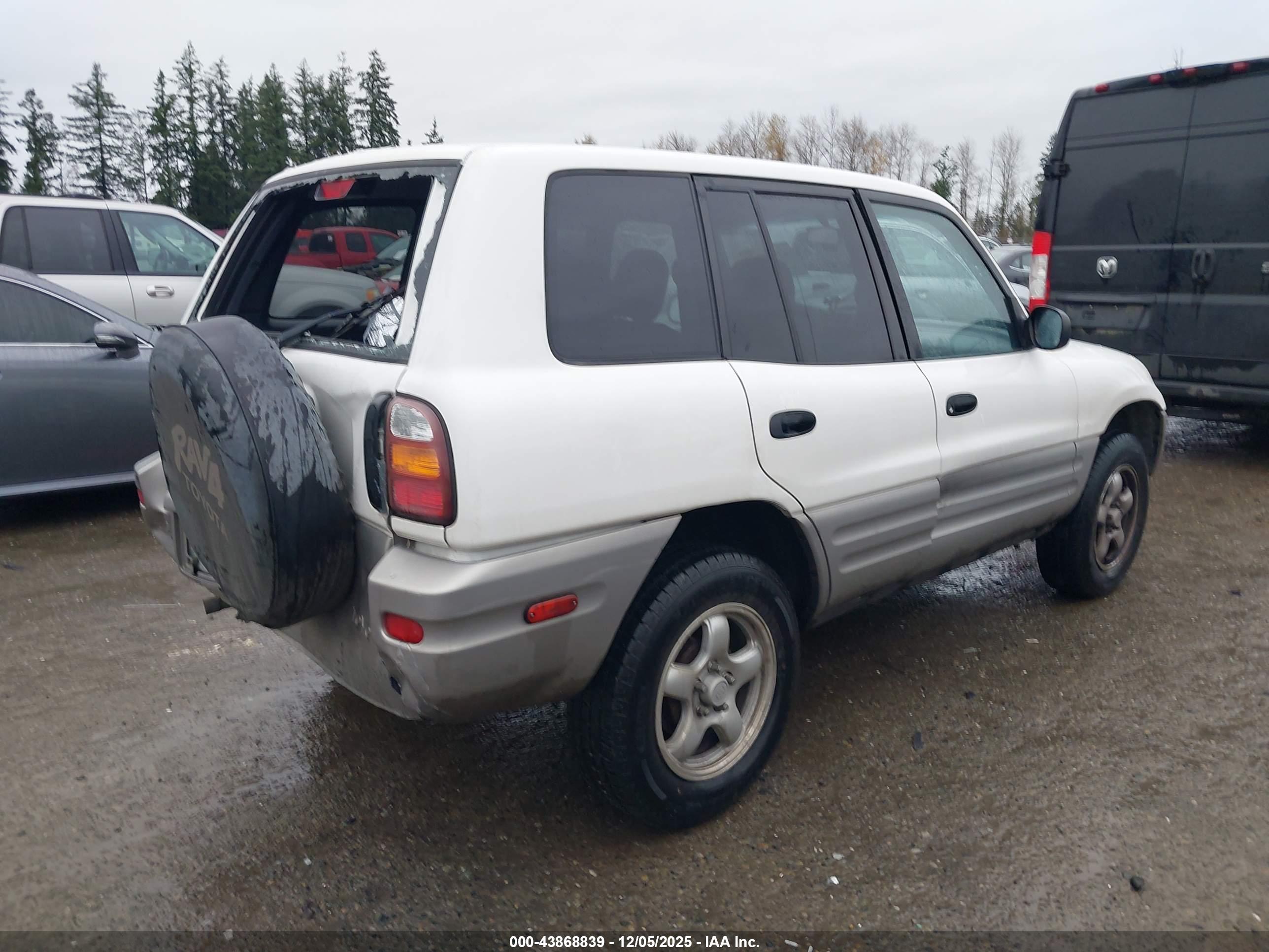 TOYOTA RAV4 image 4