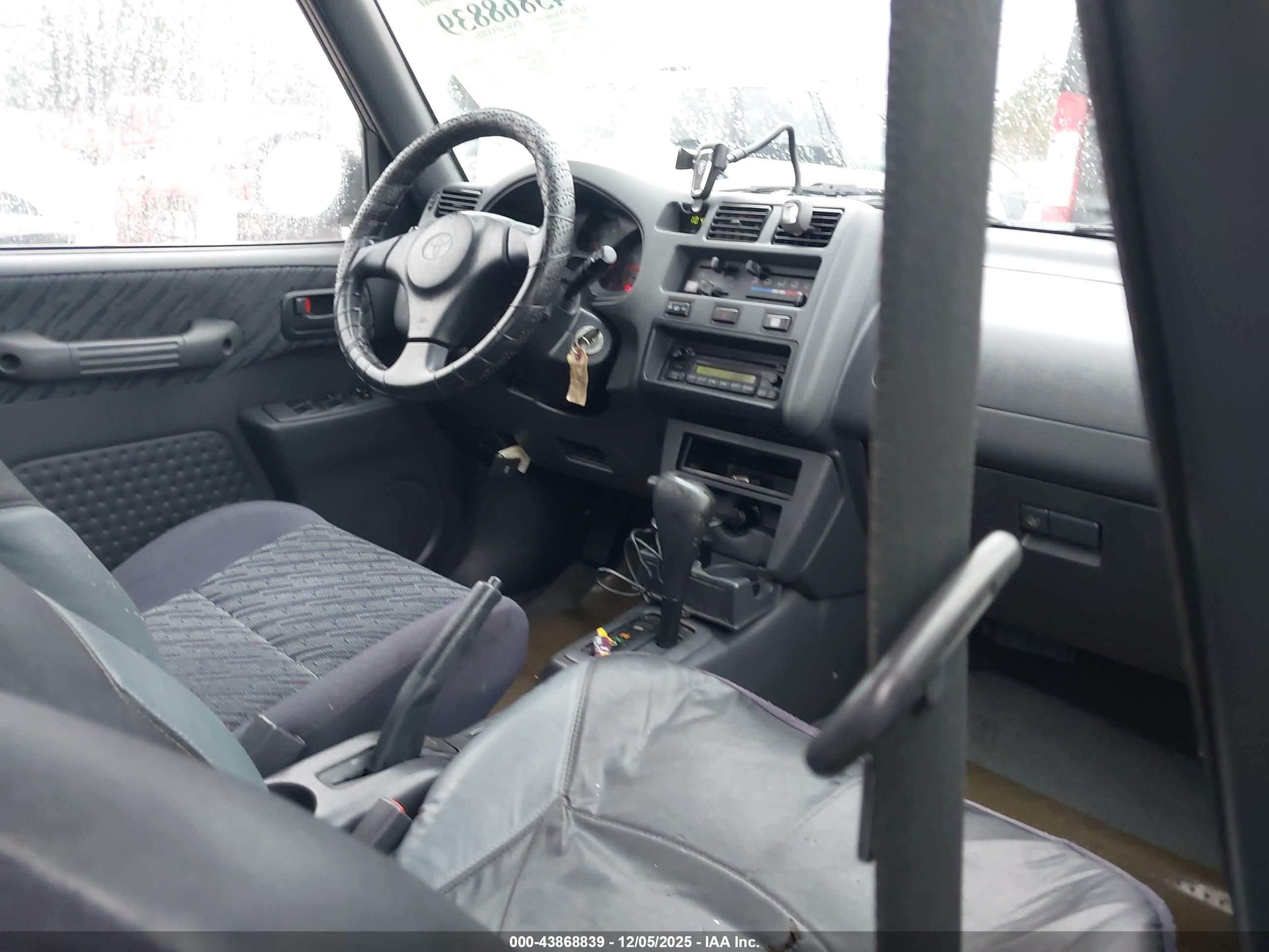 TOYOTA RAV4 image 5