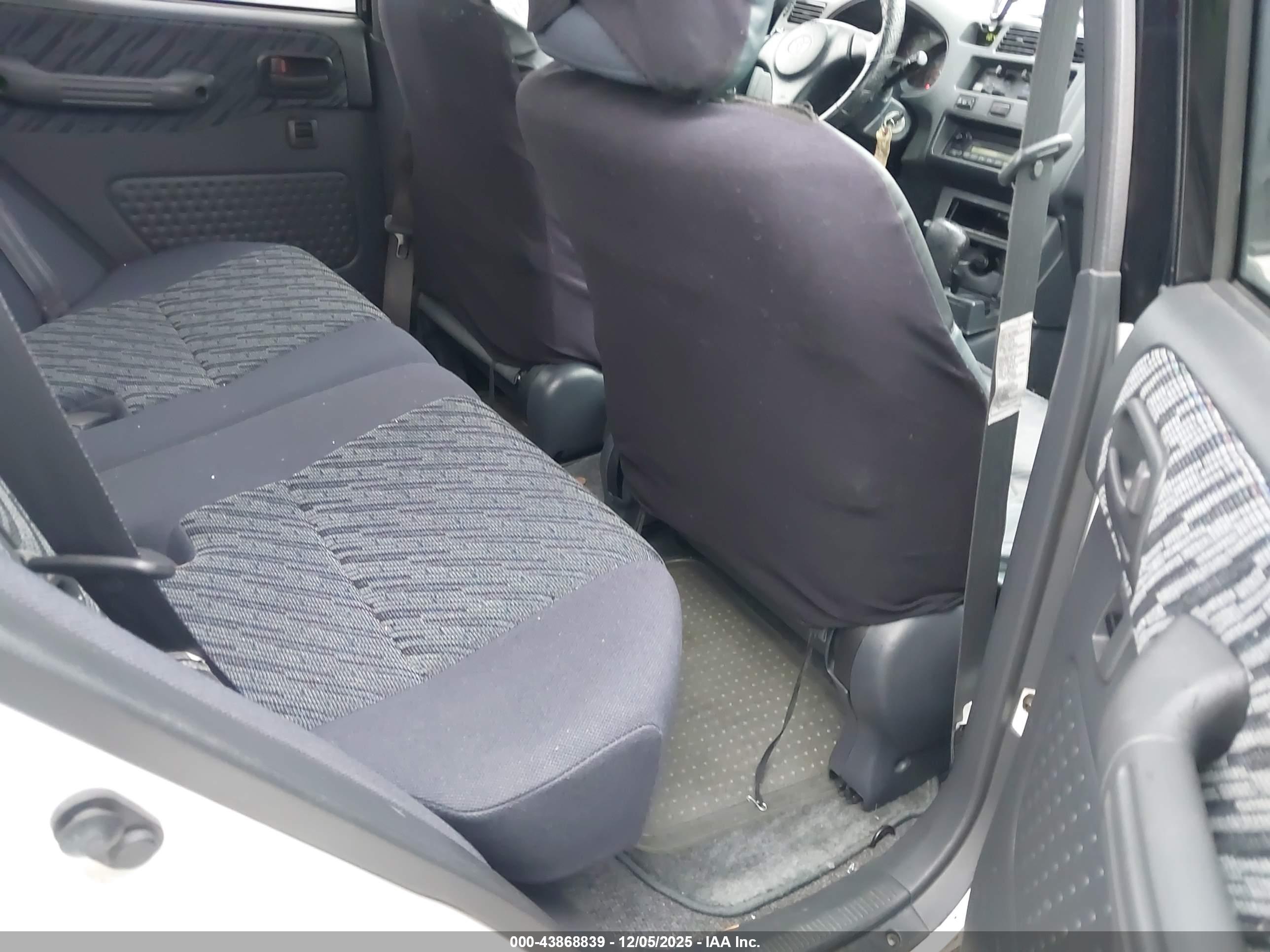 TOYOTA RAV4 image 8
