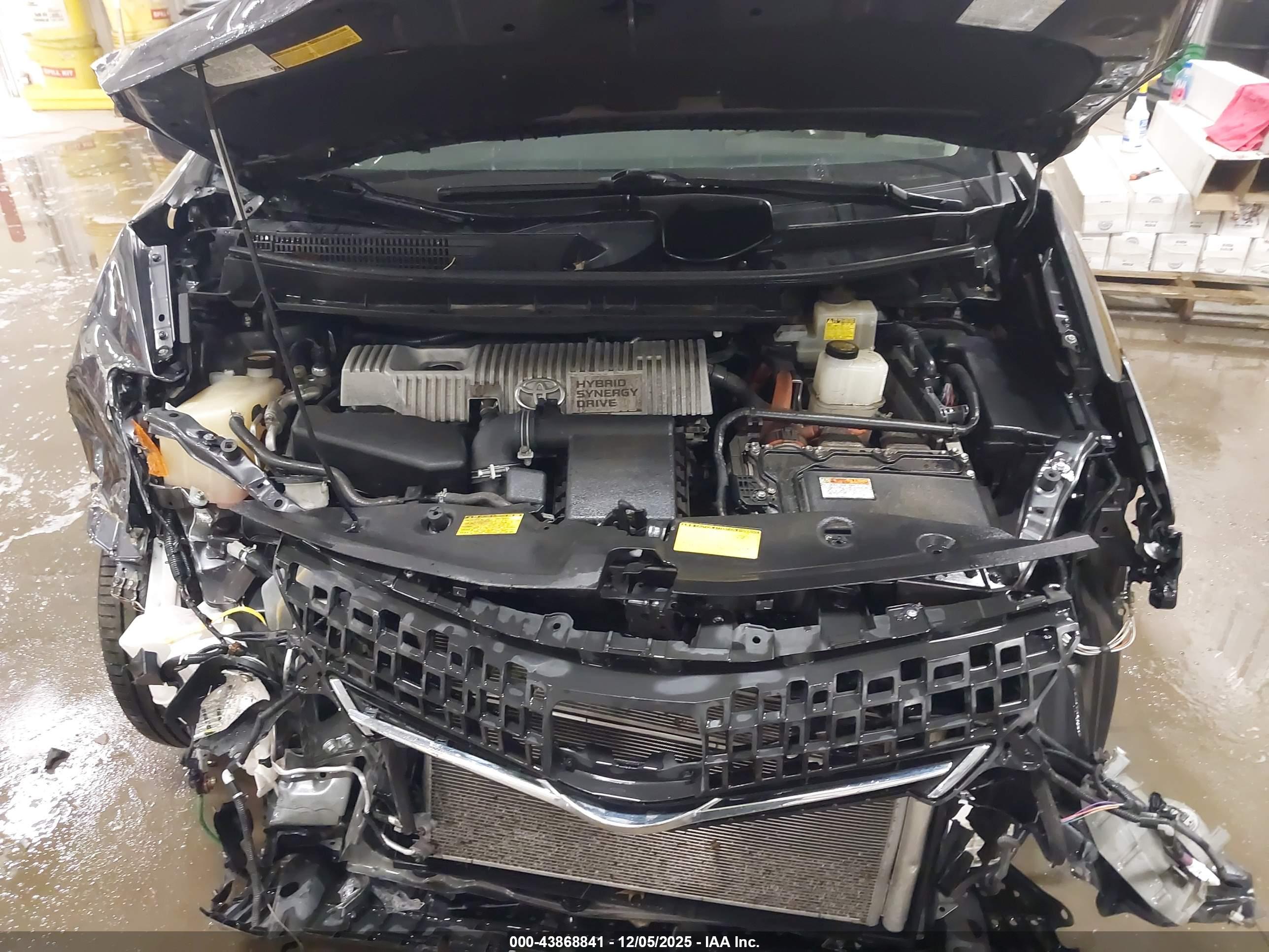 TOYOTA PRIUS image 10