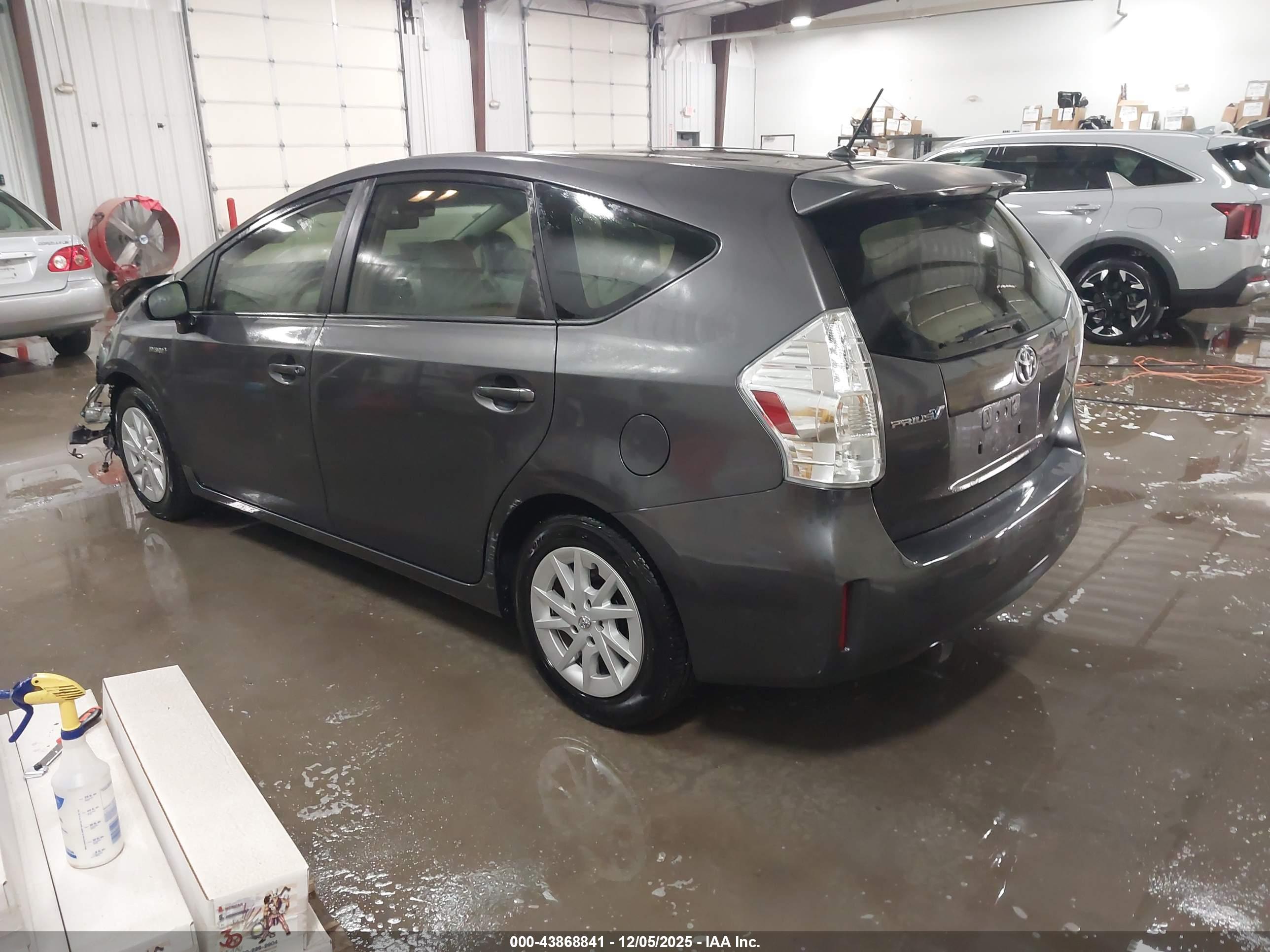 TOYOTA PRIUS image 3