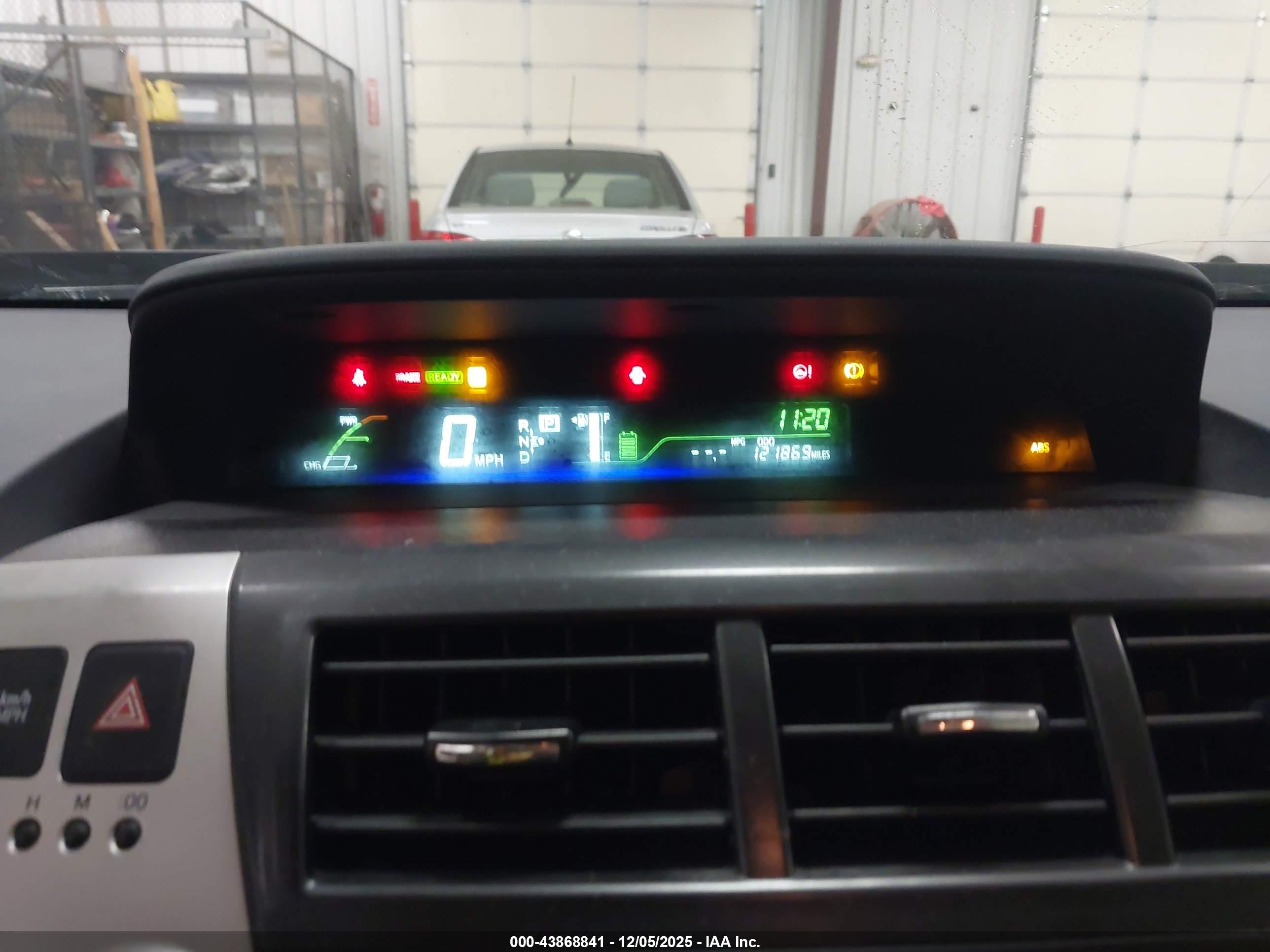 TOYOTA PRIUS image 7