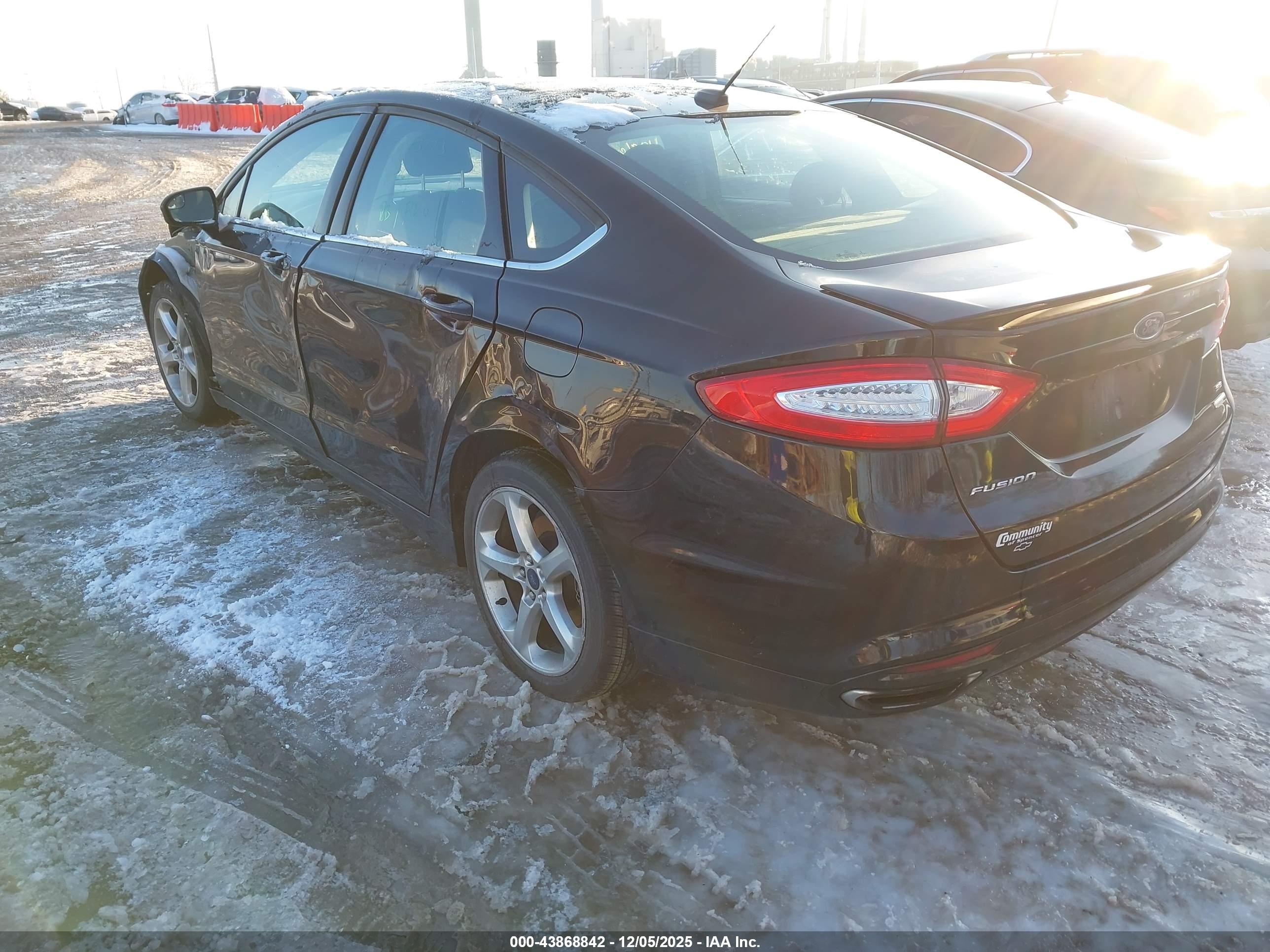 FORD FUSION image 3