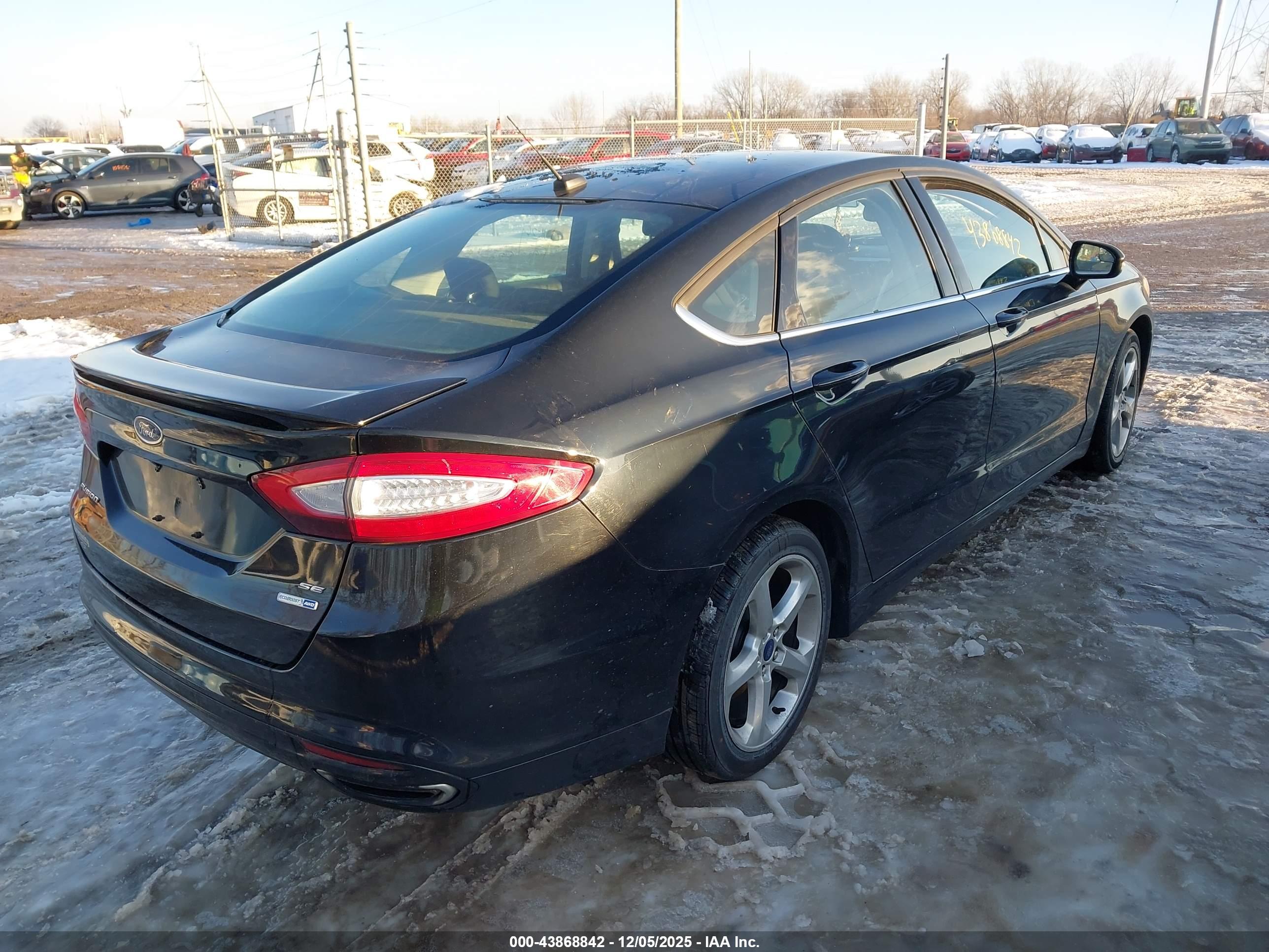 FORD FUSION image 4