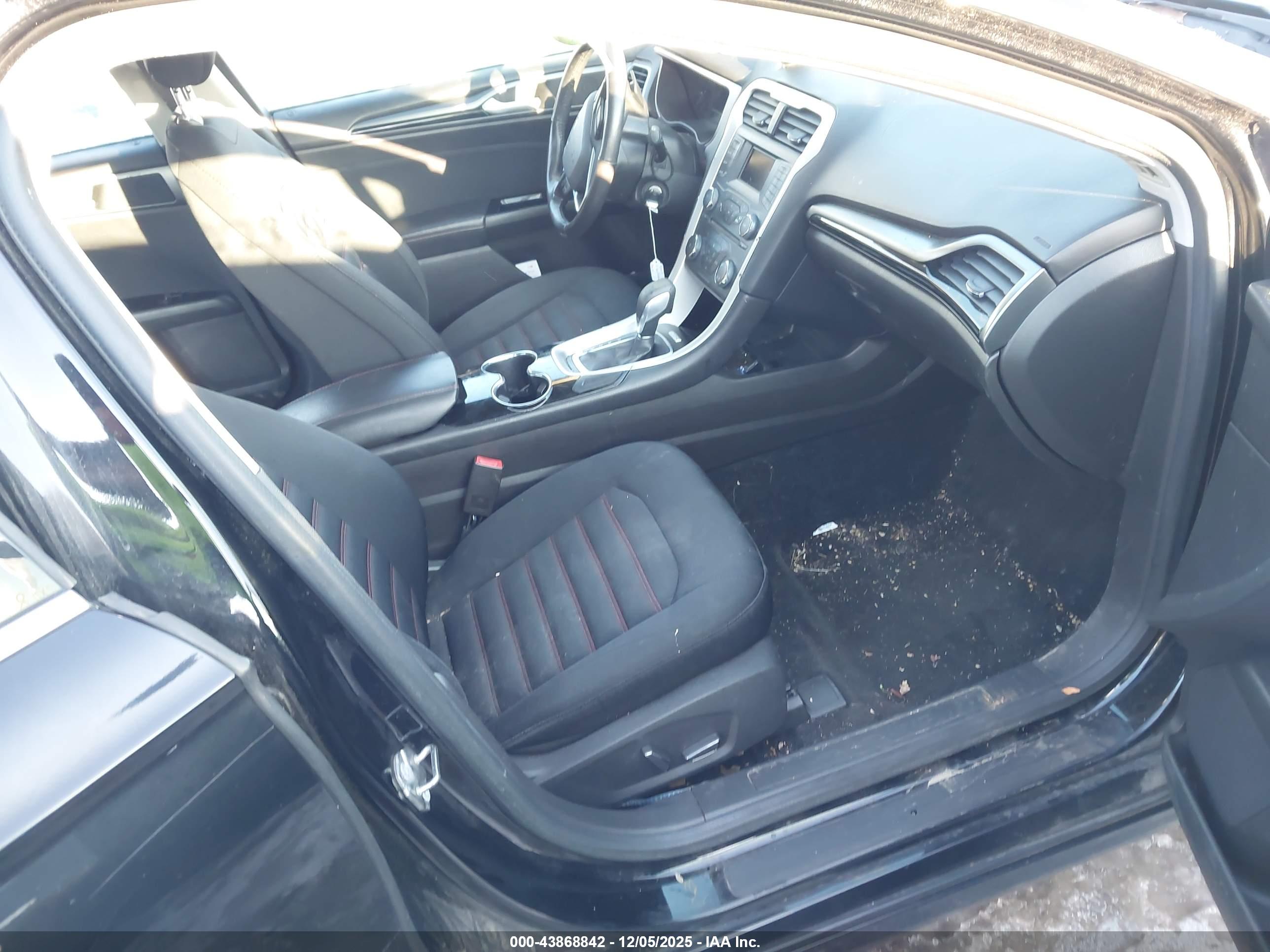FORD FUSION image 5