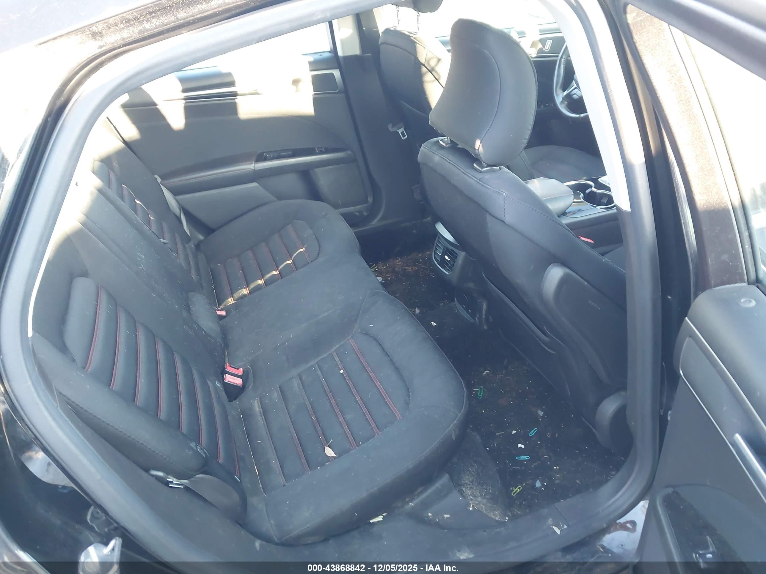 FORD FUSION image 8