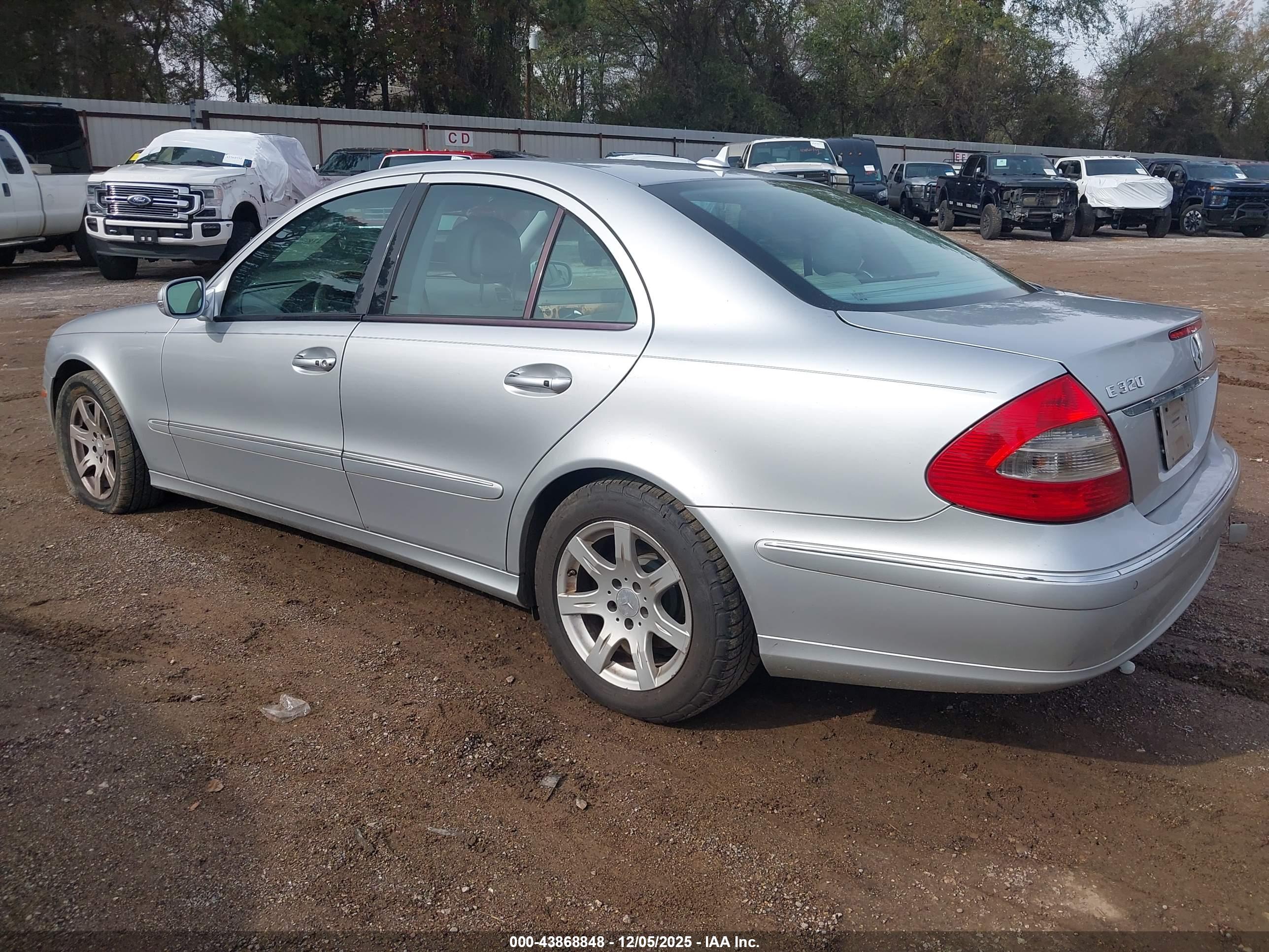 MERCEDES-BENZ E image 3