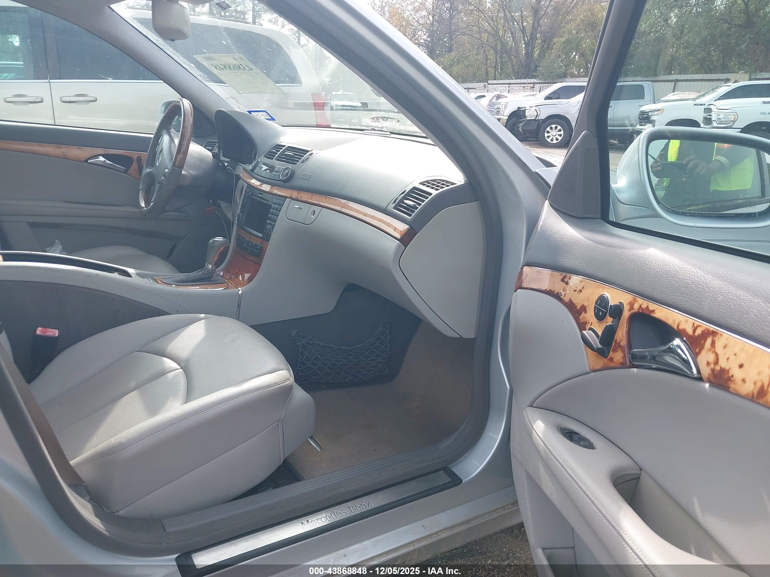 MERCEDES-BENZ E image 5