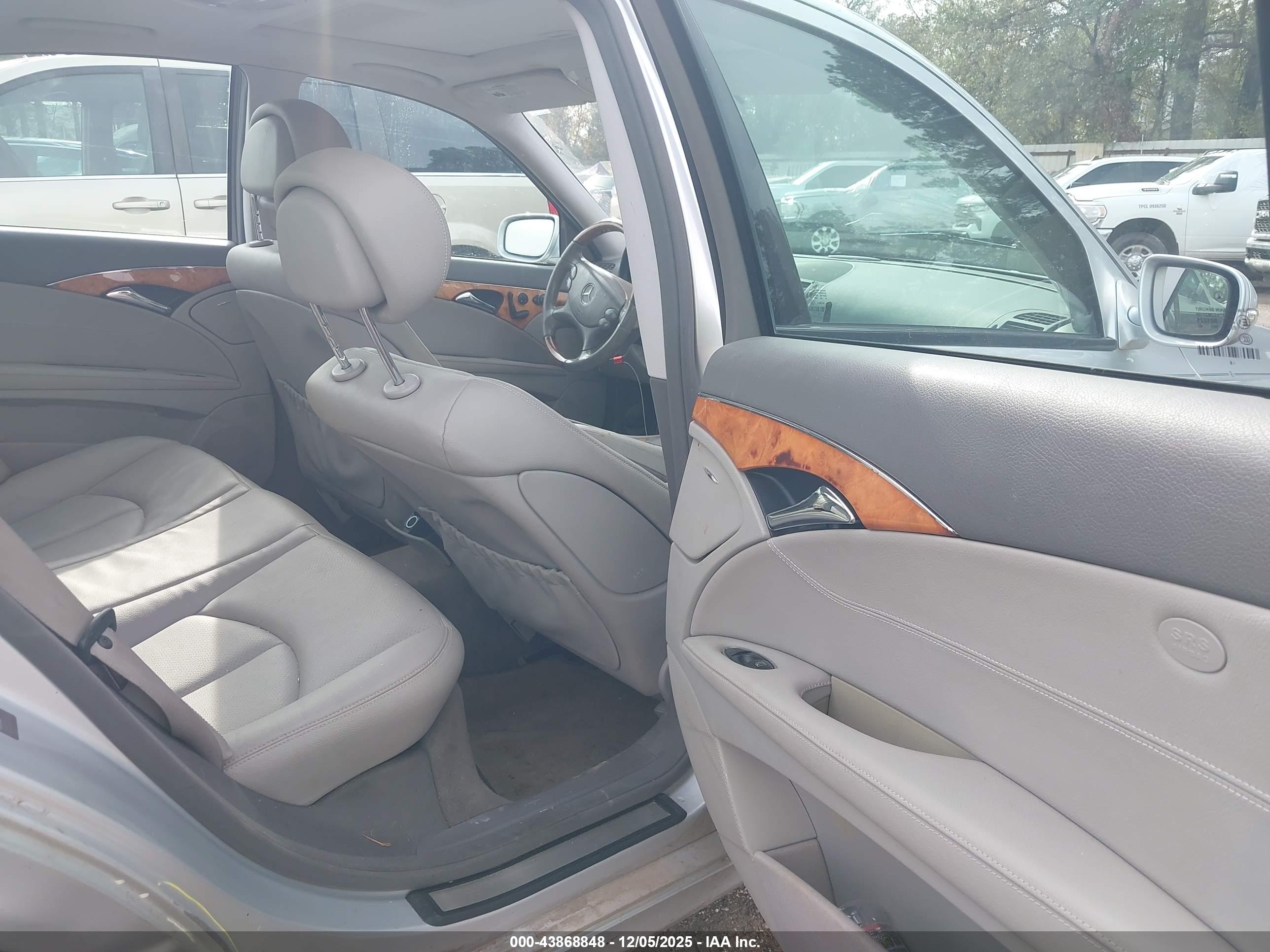 MERCEDES-BENZ E image 8