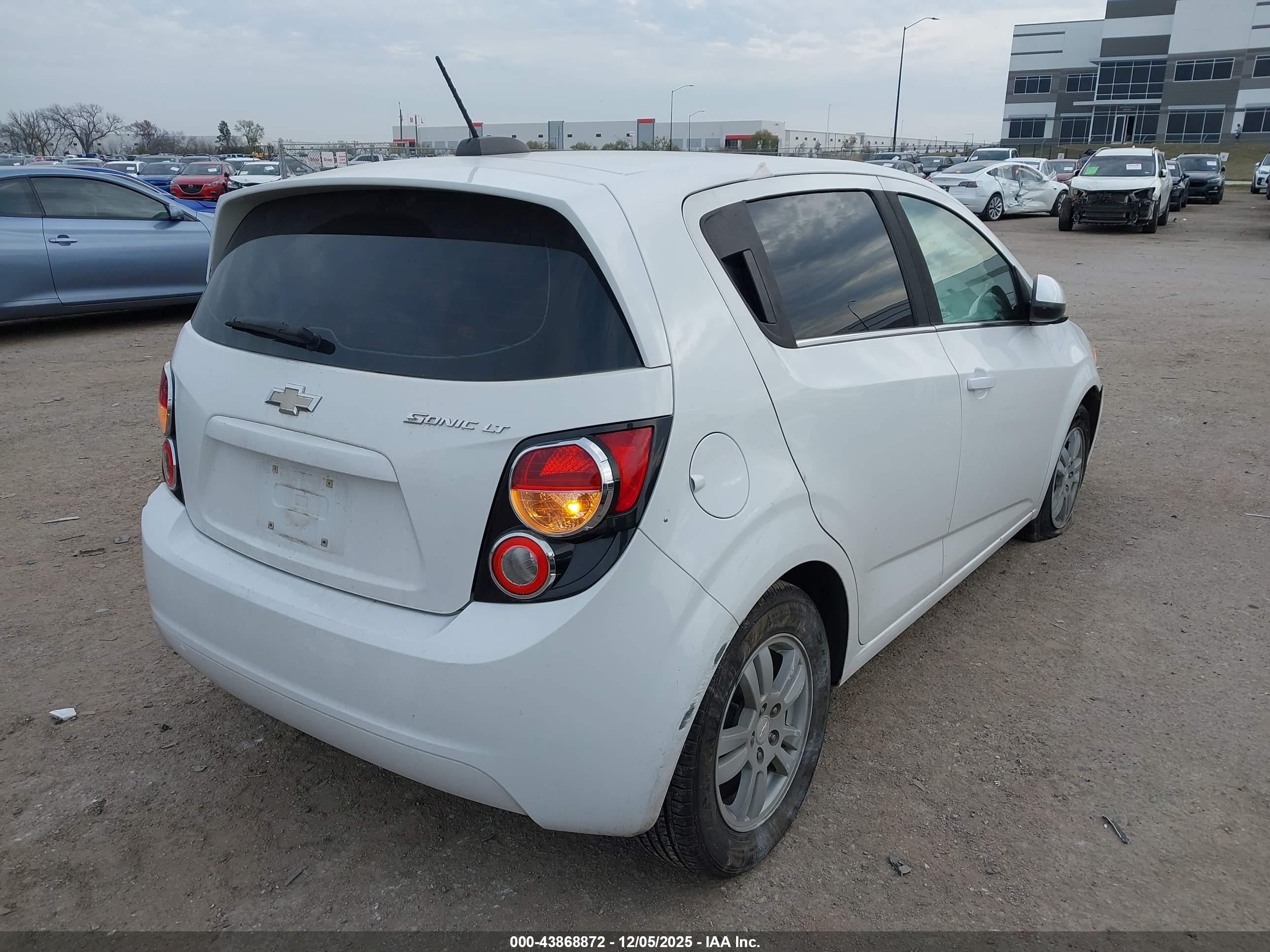 CHEVROLET SONIC image 4
