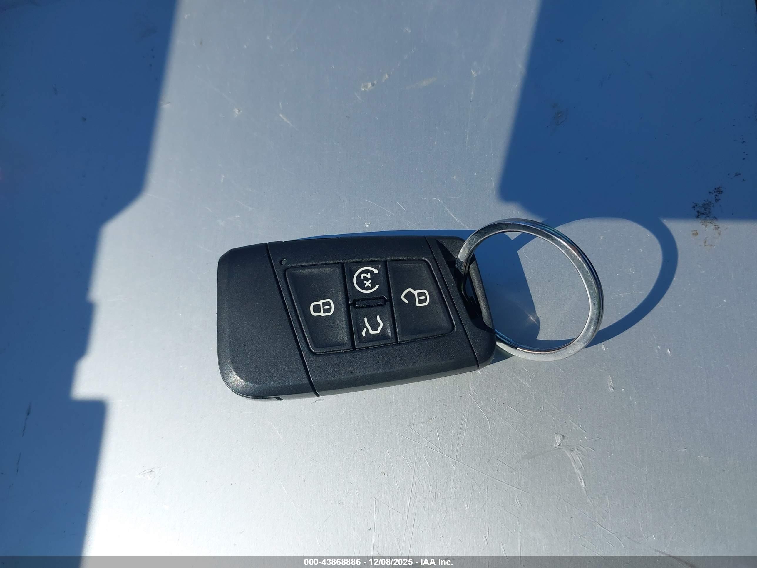 VOLKSWAGEN TAOS image 11
