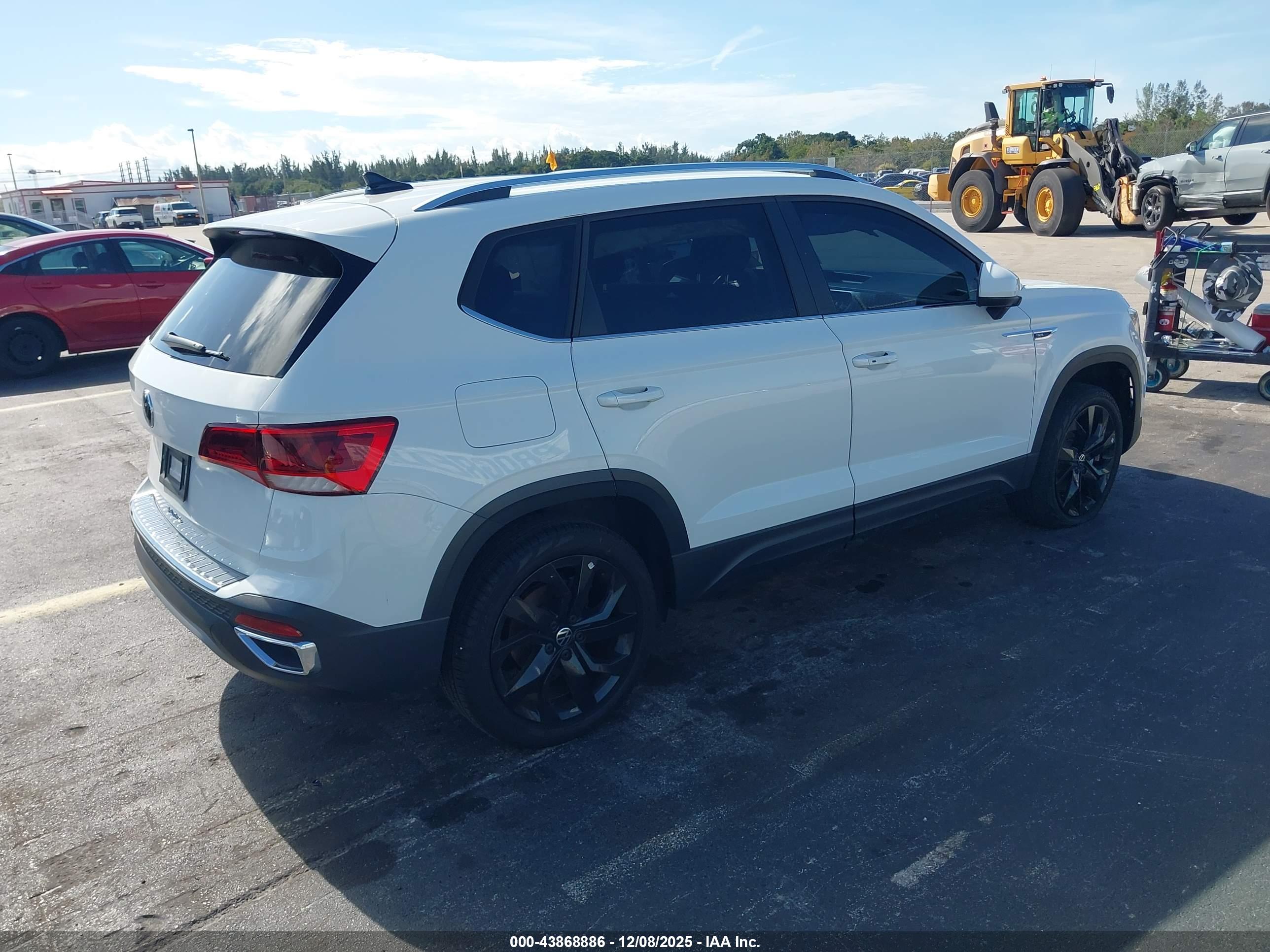 VOLKSWAGEN TAOS image 4