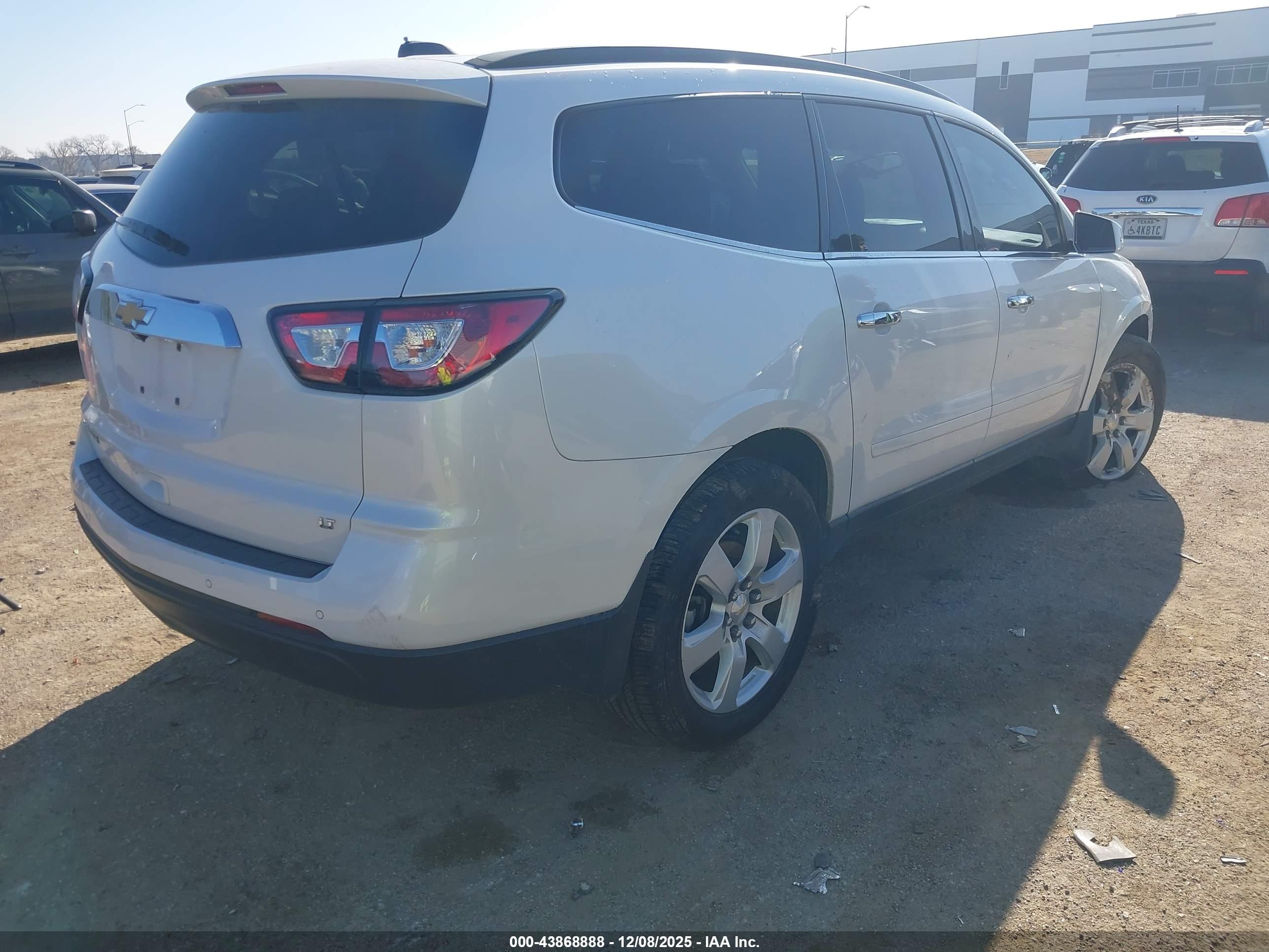 CHEVROLET TRAVERSE image 4