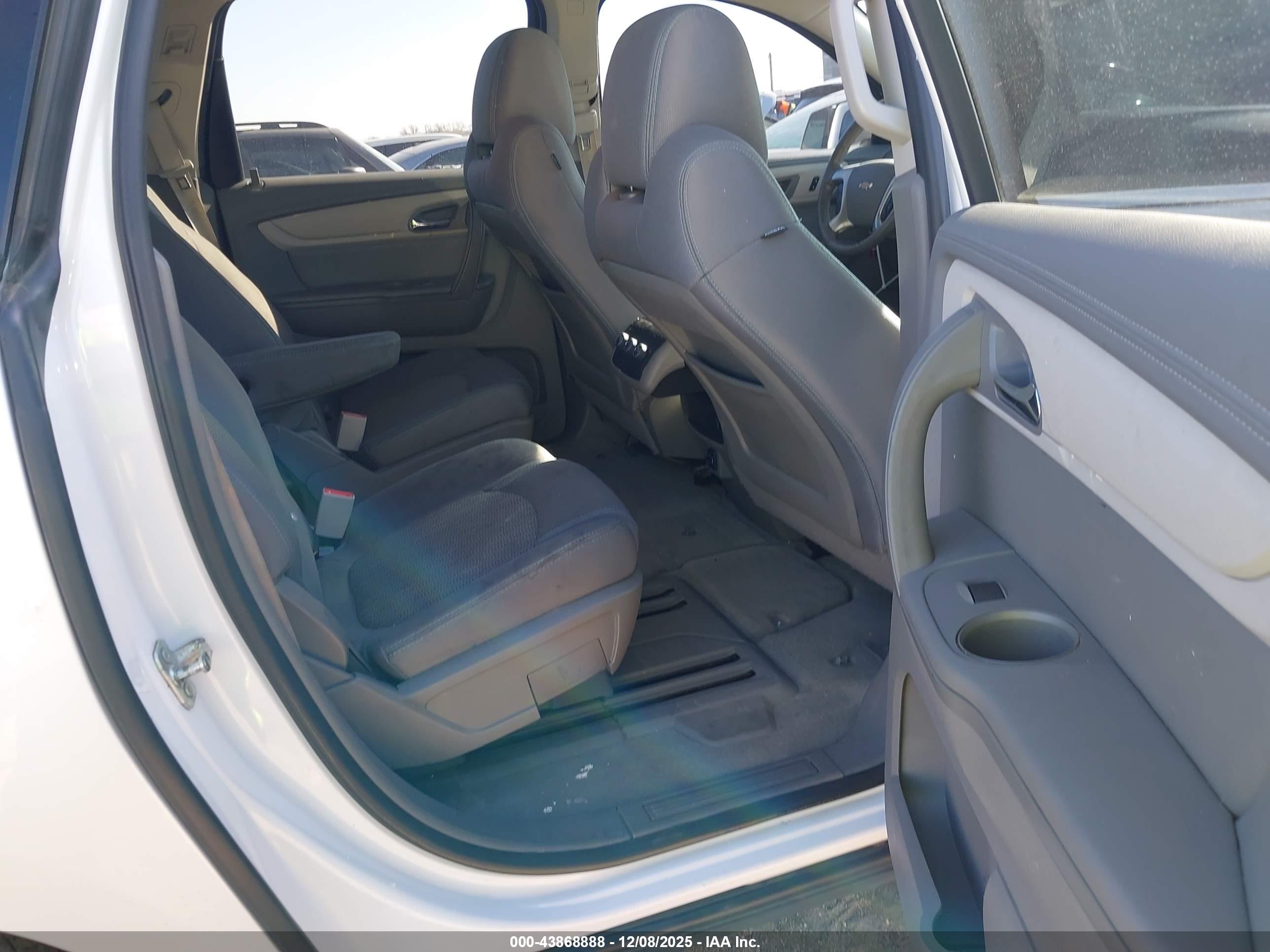 CHEVROLET TRAVERSE image 8