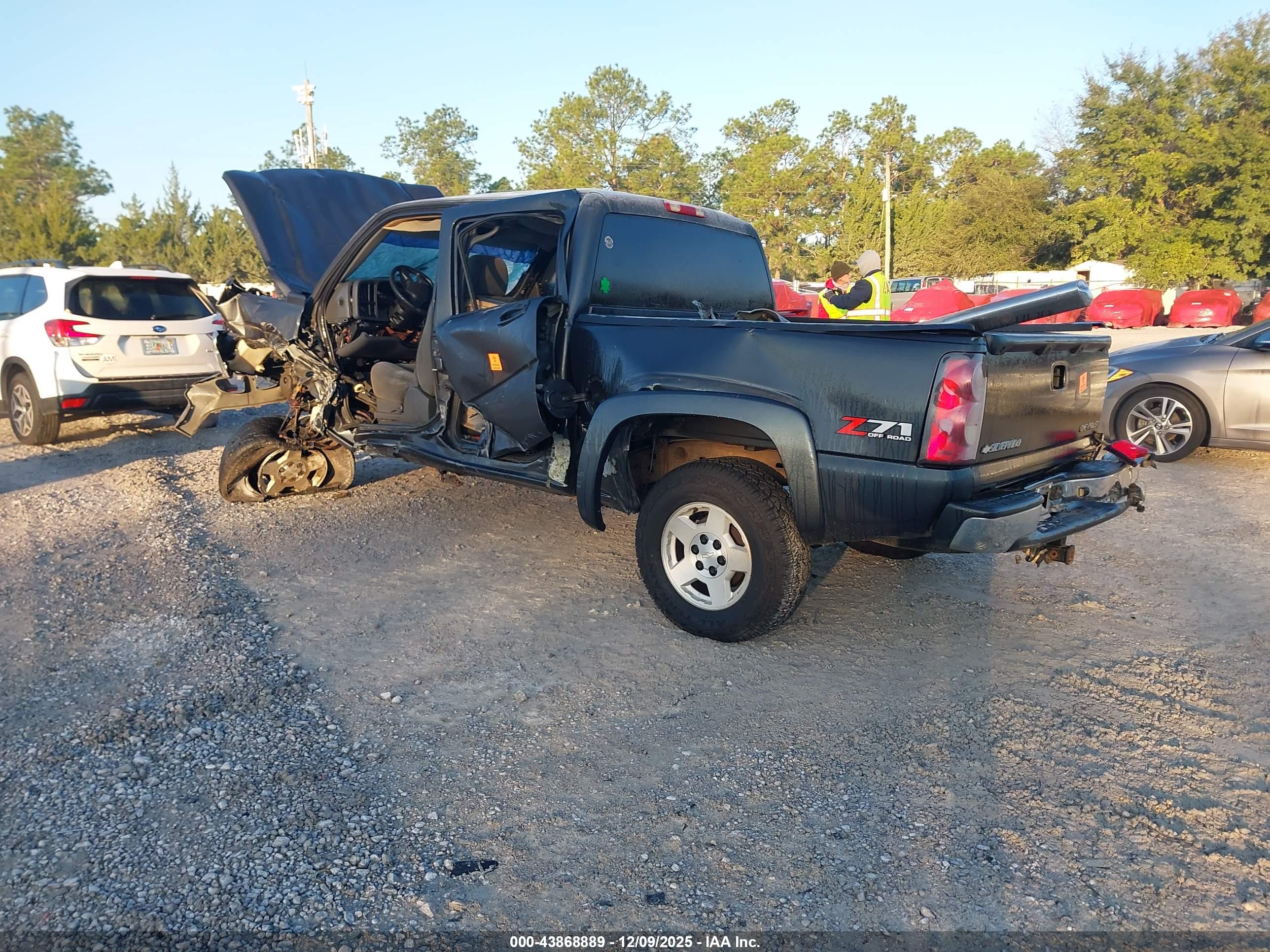 CHEVROLET SILVERADO image 3