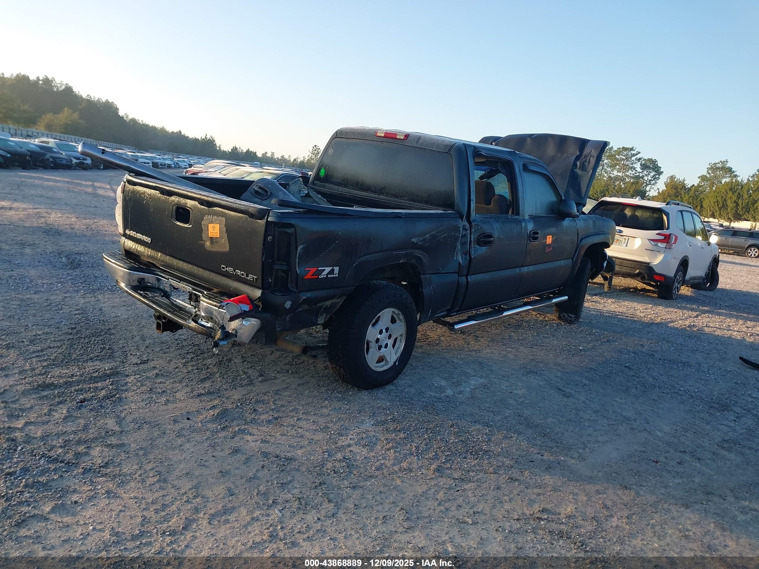 CHEVROLET SILVERADO image 4