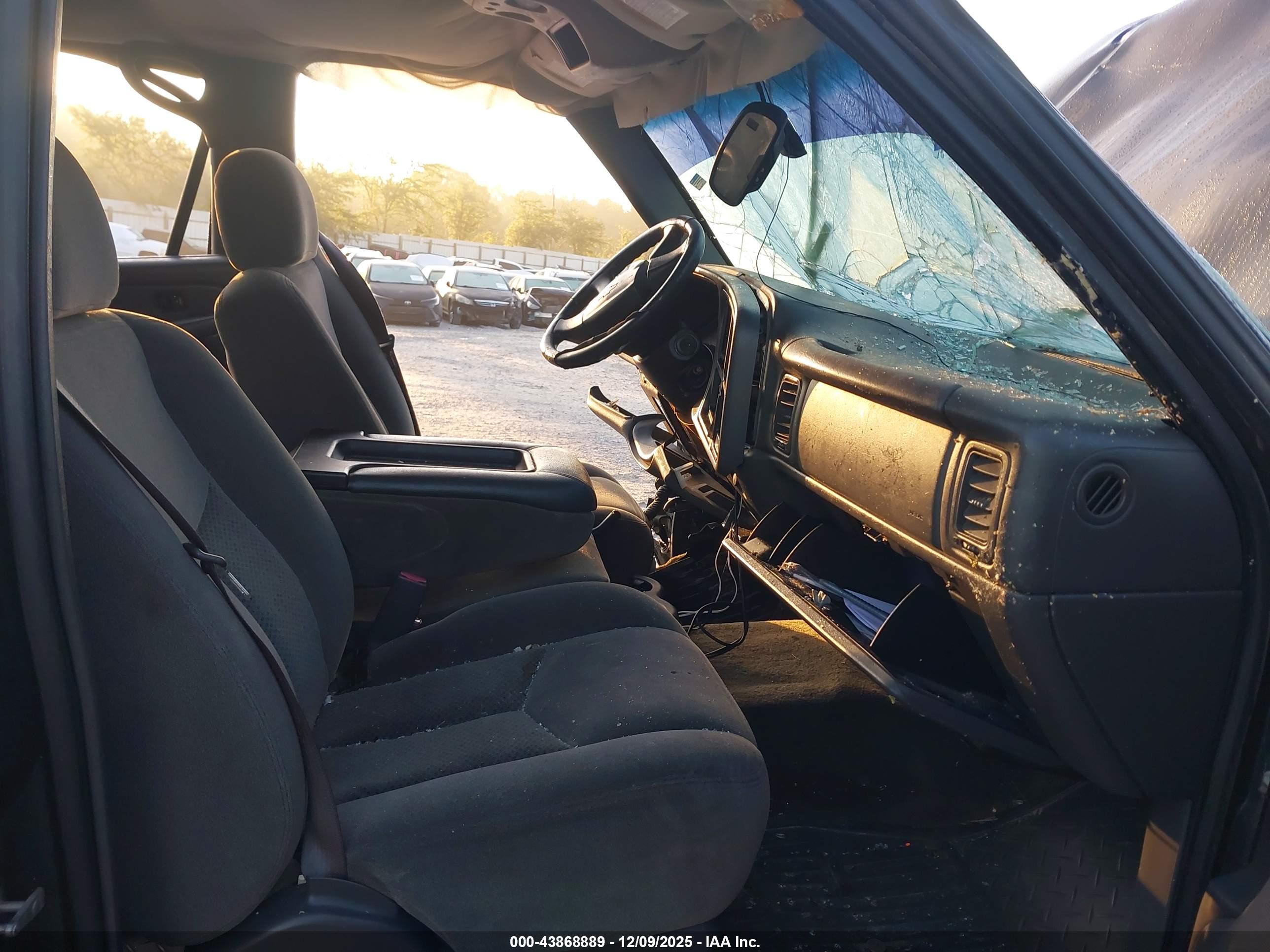 CHEVROLET SILVERADO image 5