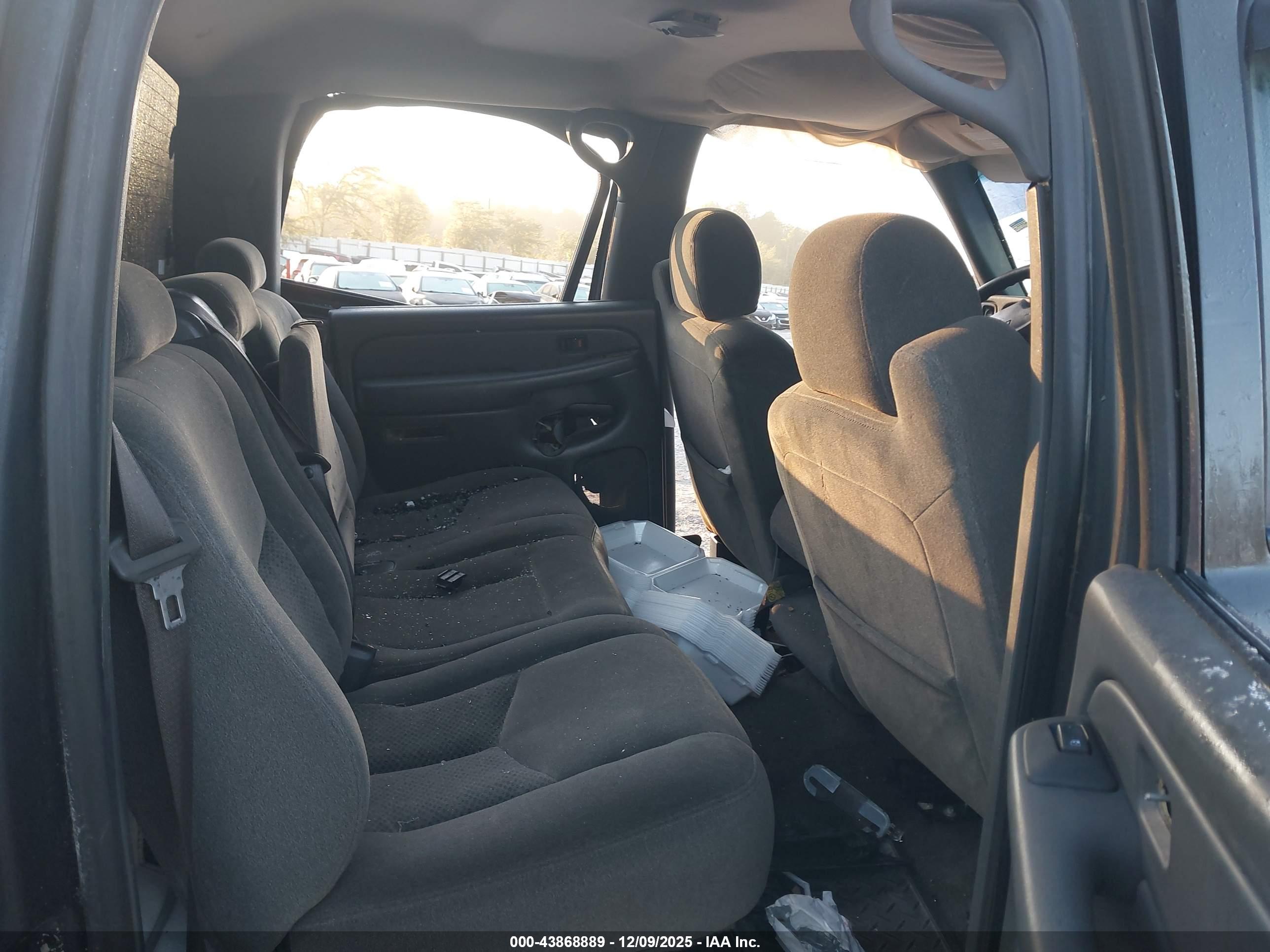 CHEVROLET SILVERADO image 8
