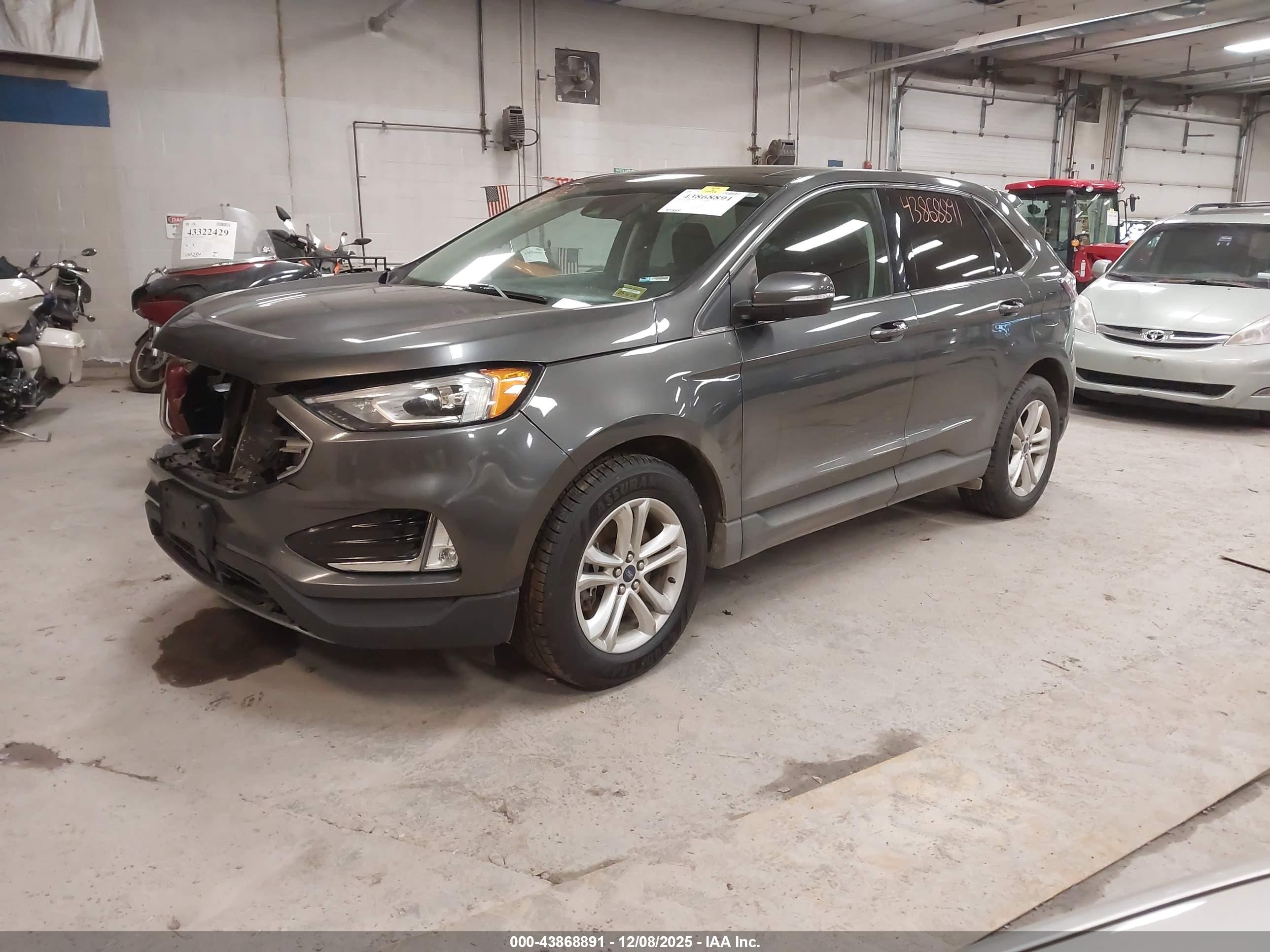 FORD EDGE image 2